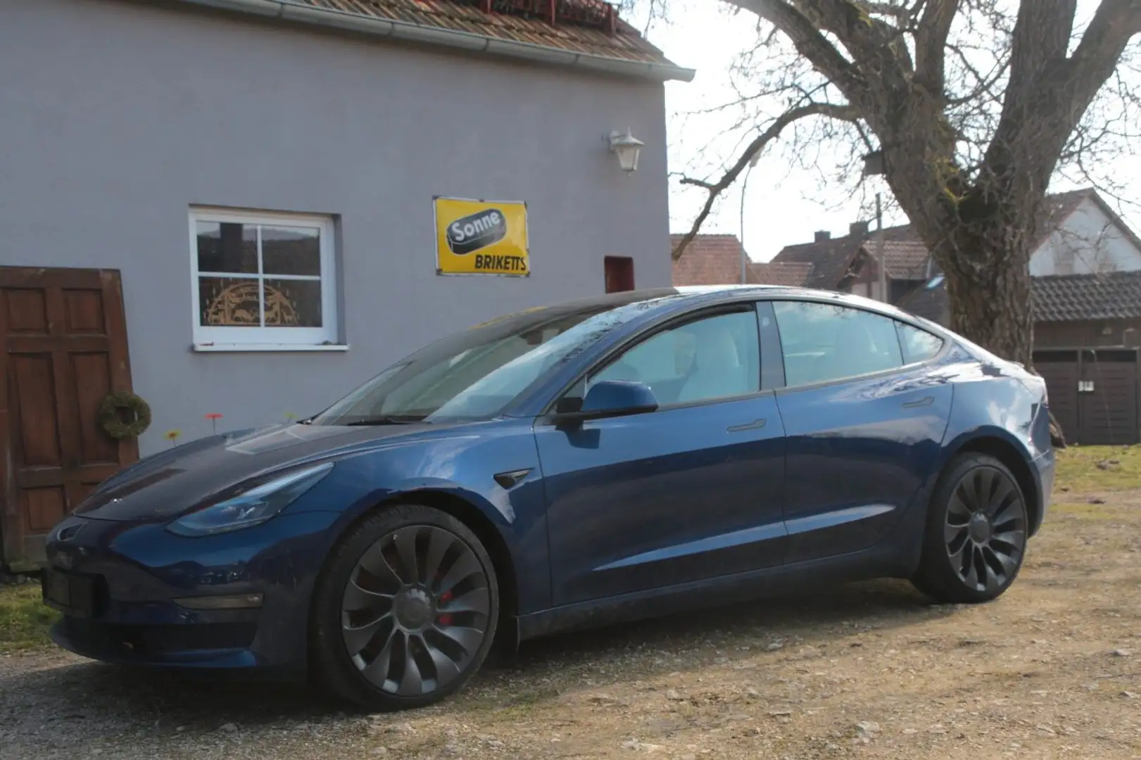 Tesla Model 3 Performance - innen weiß- TOP Zustand!! Blau - 2