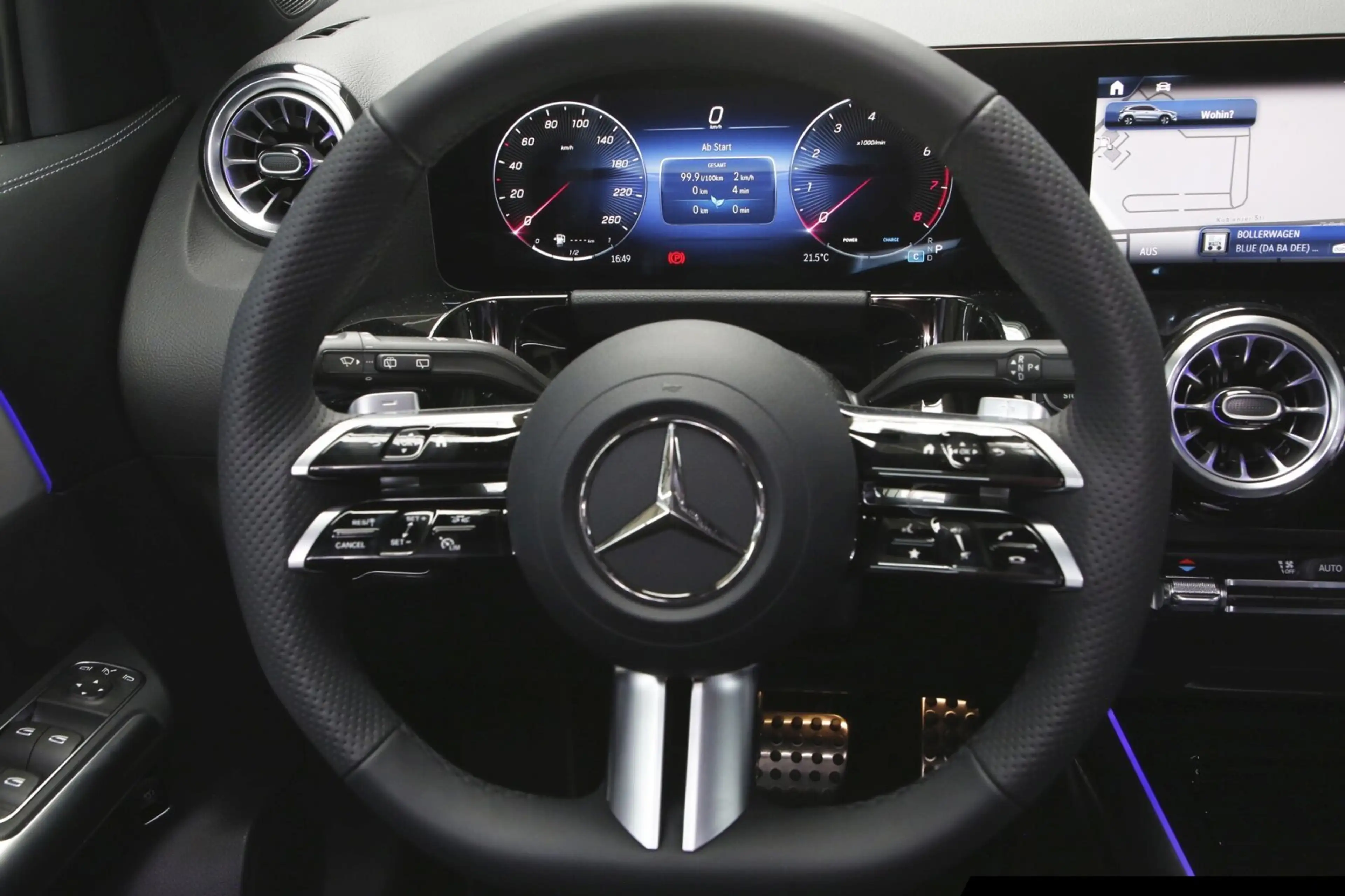 Mercedes-Benz GLA 200 GLA 200 AMG/Special Edition/360°/Totw./Pano.-Dach — photo 13
