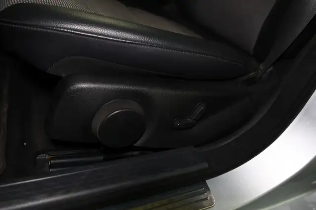 Mercedes-Benz C-Class view 13