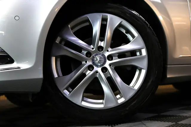 Mercedes-Benz C-Class view 4