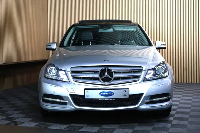 Mercedes-Benz C-Class view 9
