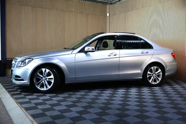 Mercedes-Benz C-Class view 11
