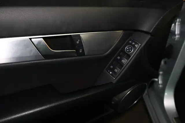 Mercedes-Benz C-Class view 12
