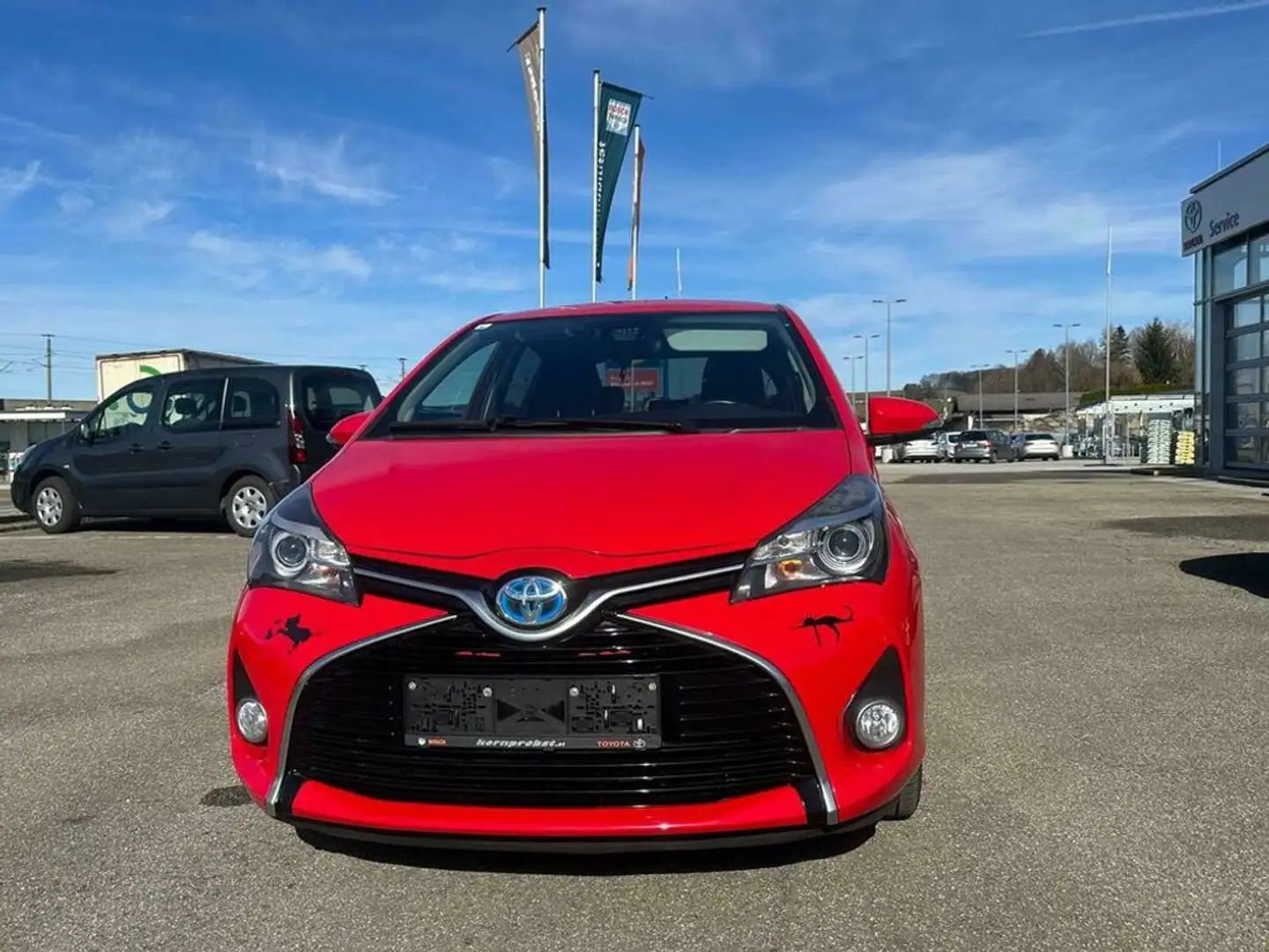 Toyota Yaris Hybrid Active Rot - 1