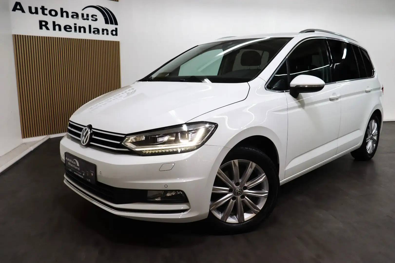 Volkswagen Touran Highline*7-SITZE*STANDHEIZ*CARPLAY*1.HAND Weiß - 1