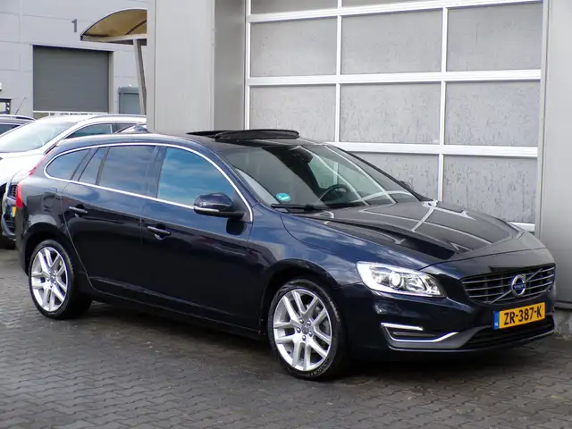 Volvo V60 2.0 T3 Momentum|Xenon|Dakje|Cruise|Navi|Trekhaak