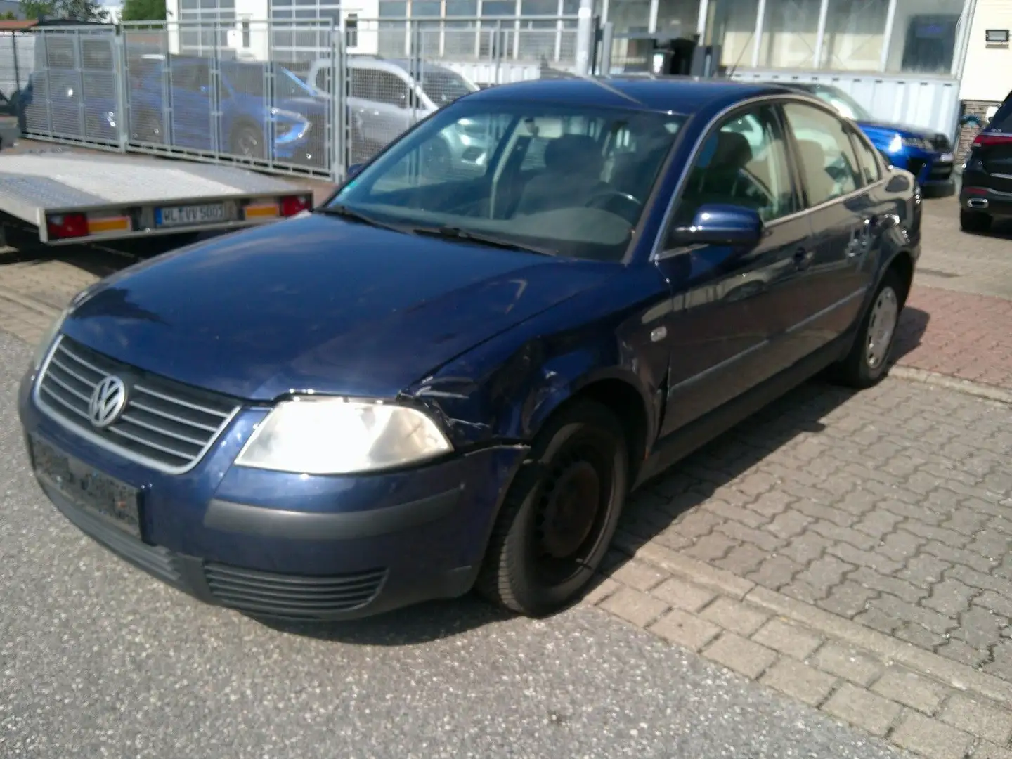Volkswagen Passat Lim. Trendline Bleu - 1