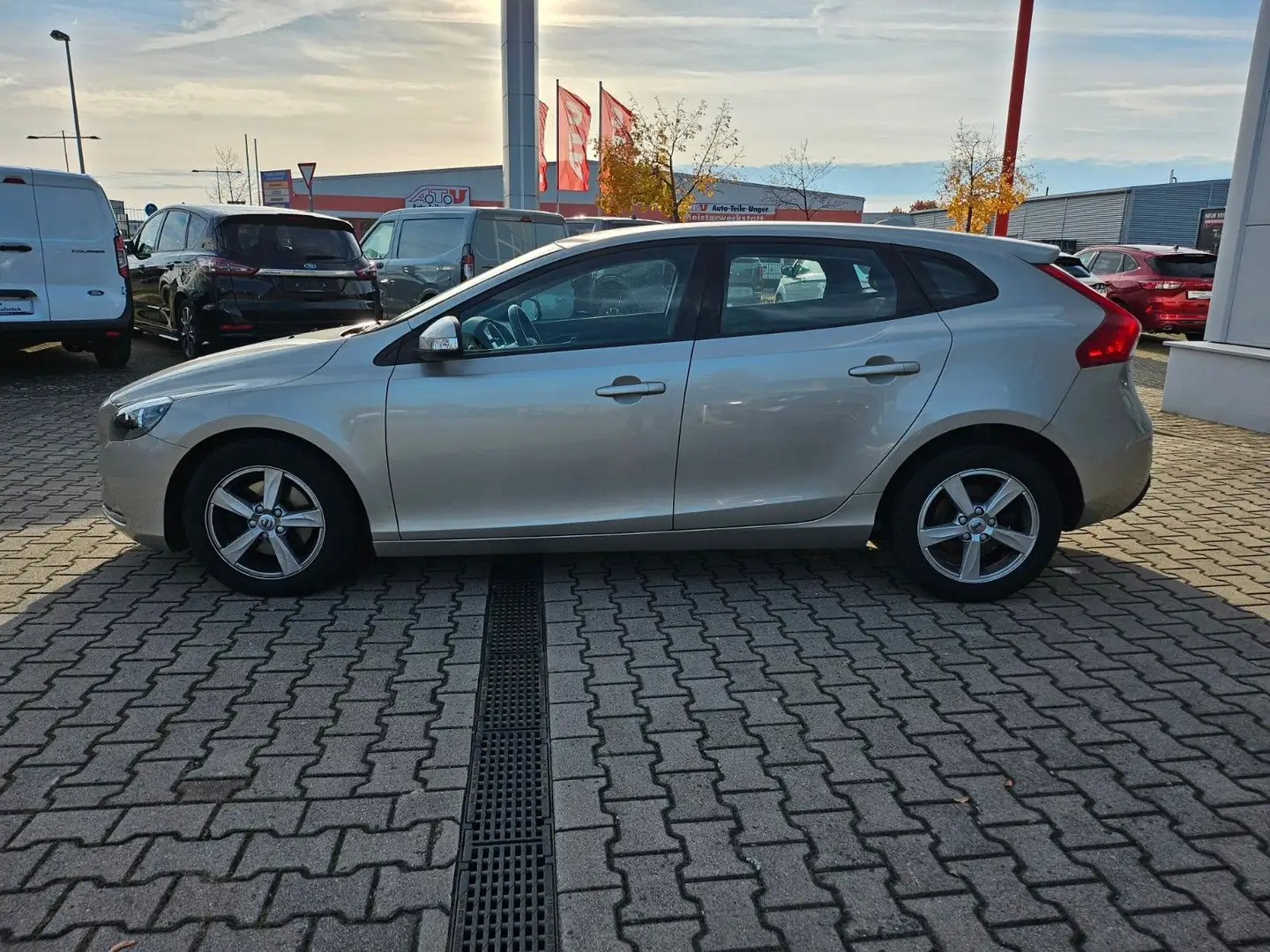 Volvo V40 Kinetic Silber - 2