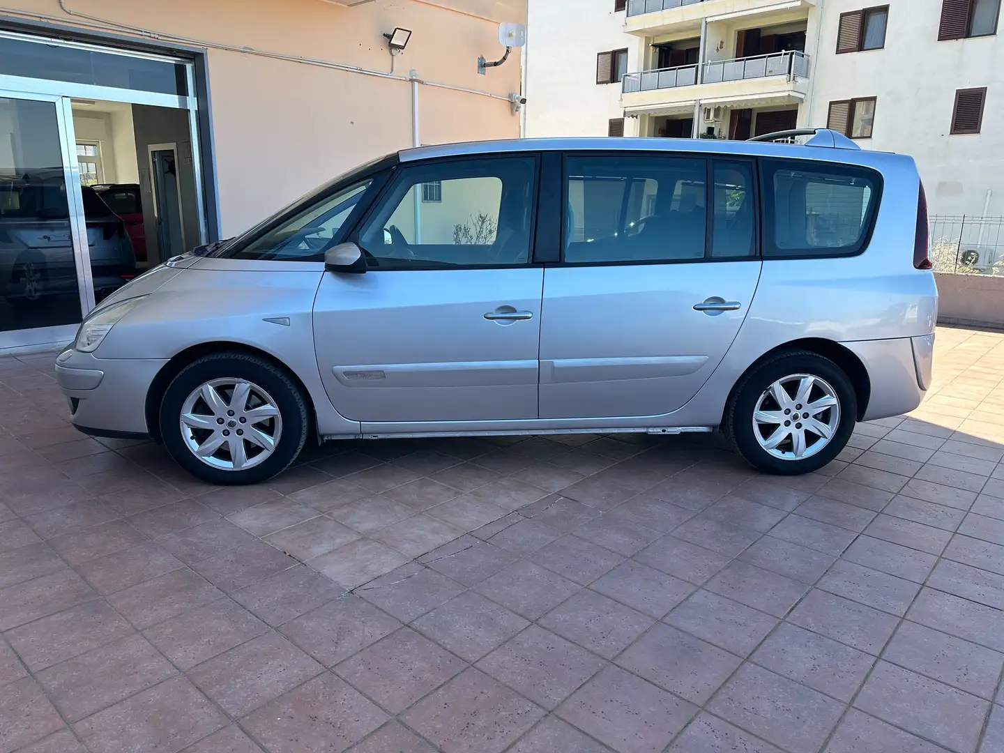 Renault Grand Espace Grand Espace IV  2.0 dci 16v Initiale 175cv 7P Argent - 2