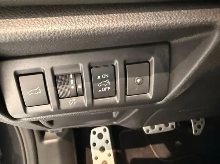 Subaru Legacy 2021, foto 16