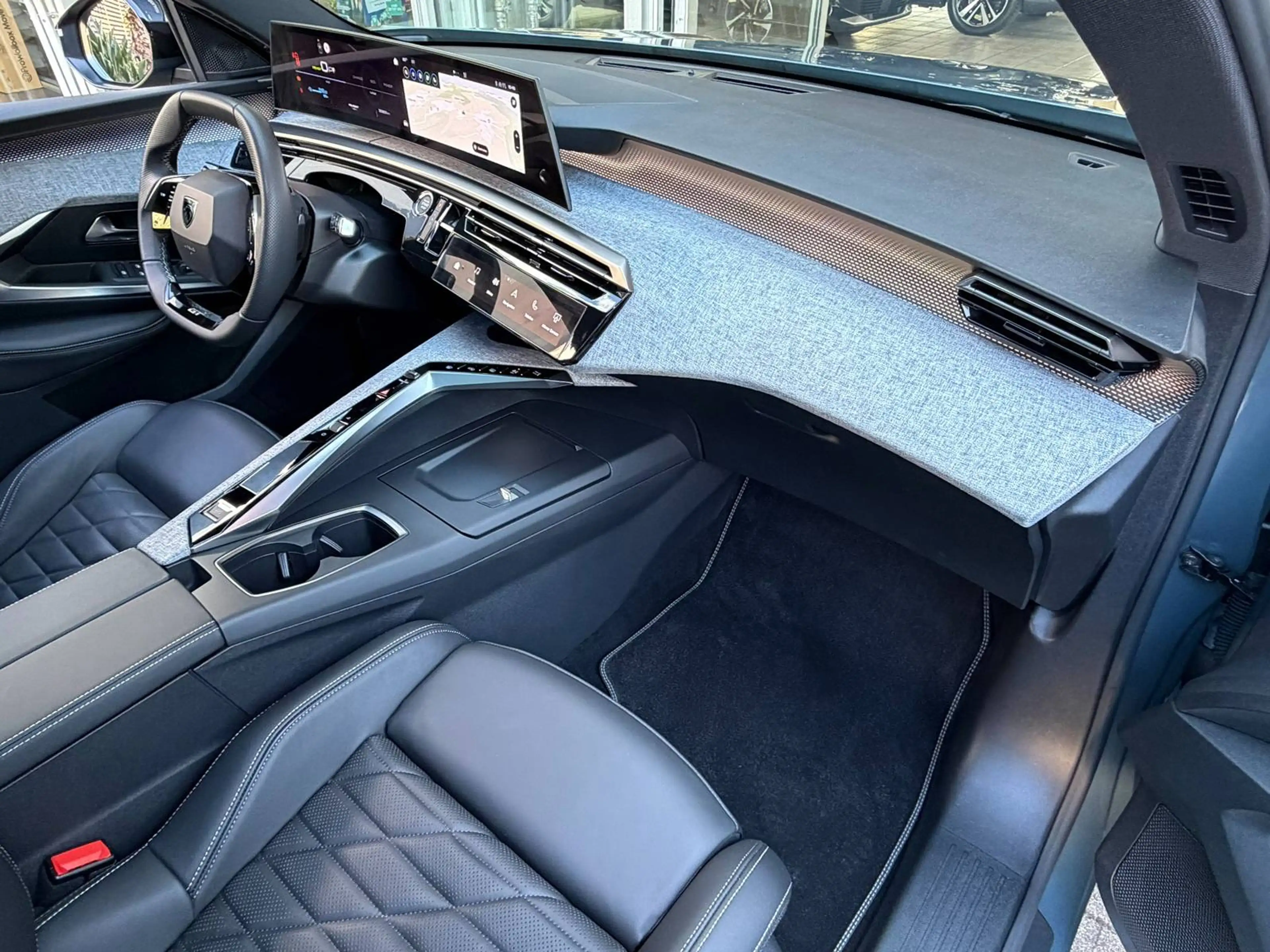 Peugeot 5008 GT Elektromotor 210,Leder,Panorama,360°,ACC — photo 13