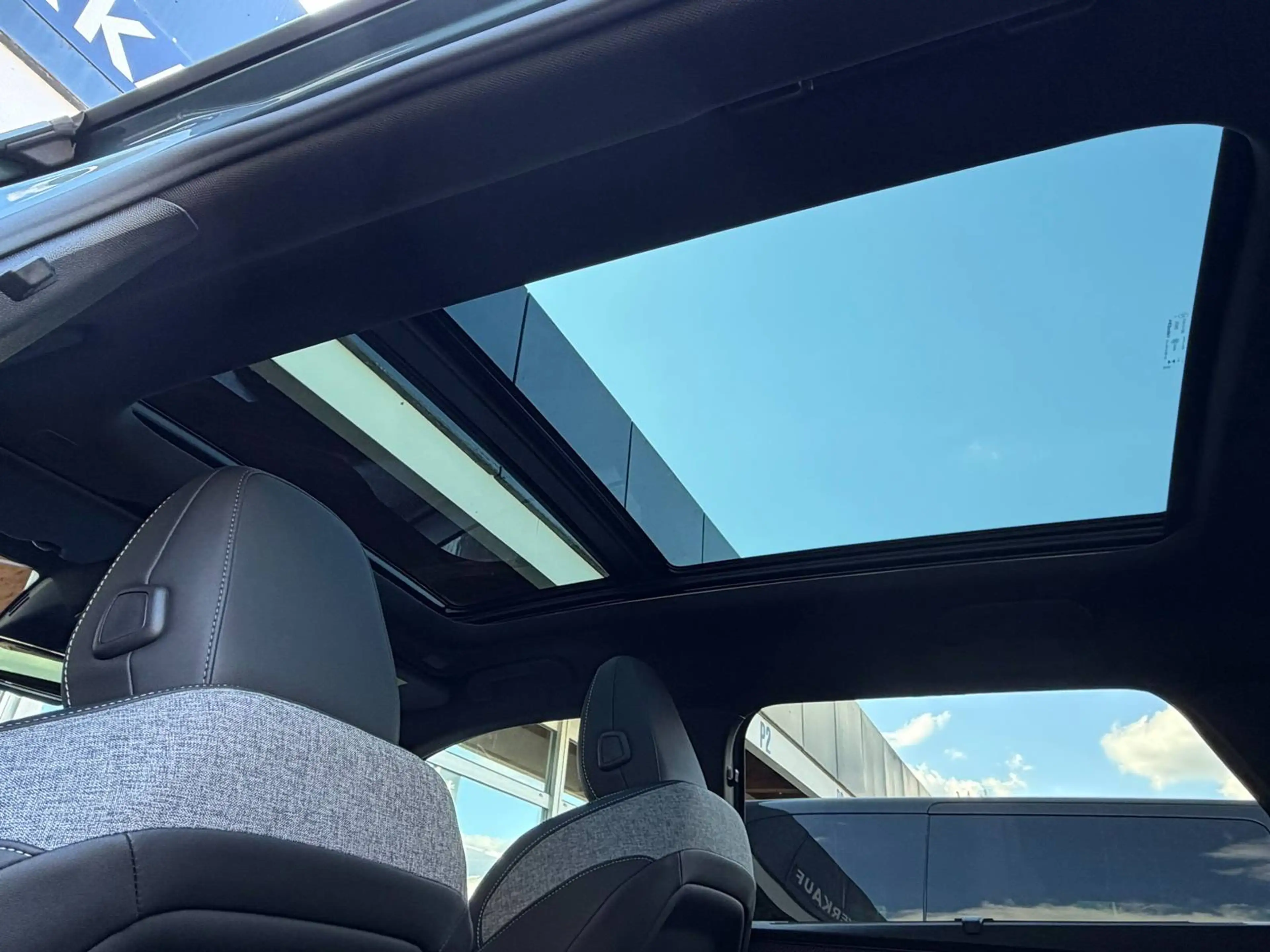 Peugeot 5008 GT Elektromotor 210,Leder,Panorama,360°,ACC — photo 8
