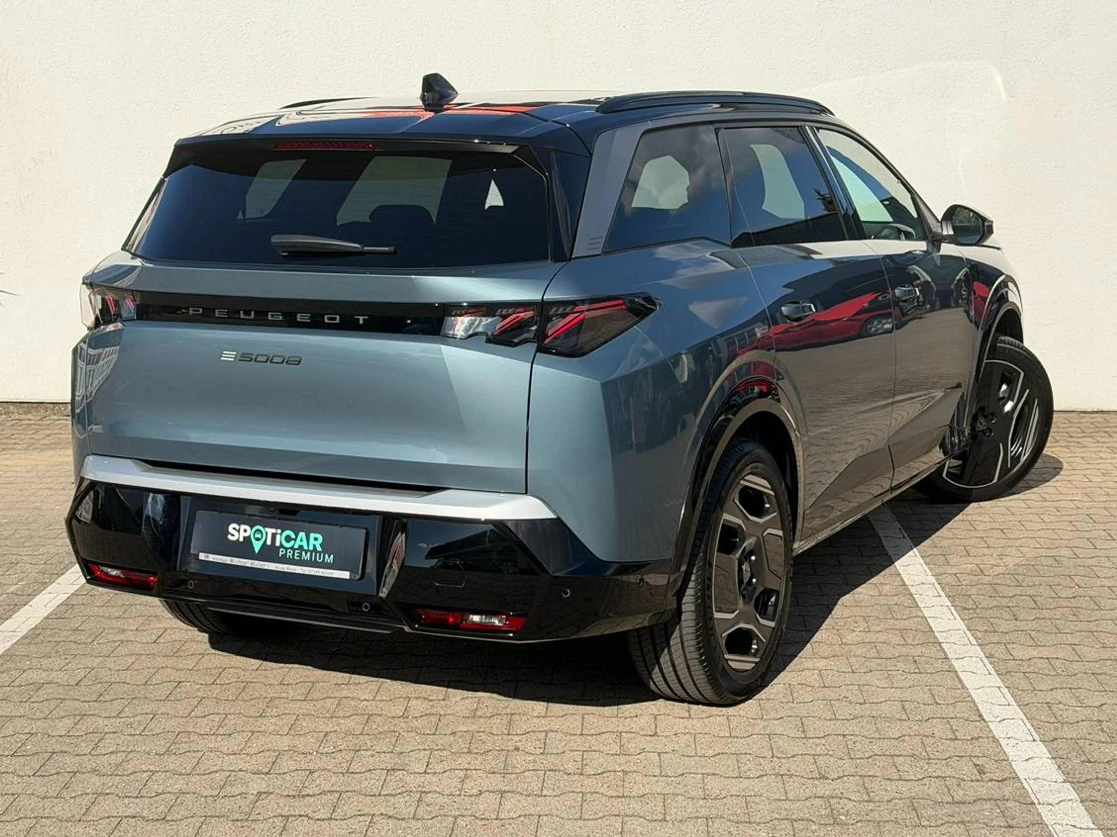 Peugeot 5008 GT Elektromotor 210,Leder,Panorama,360°,ACC — photo 5