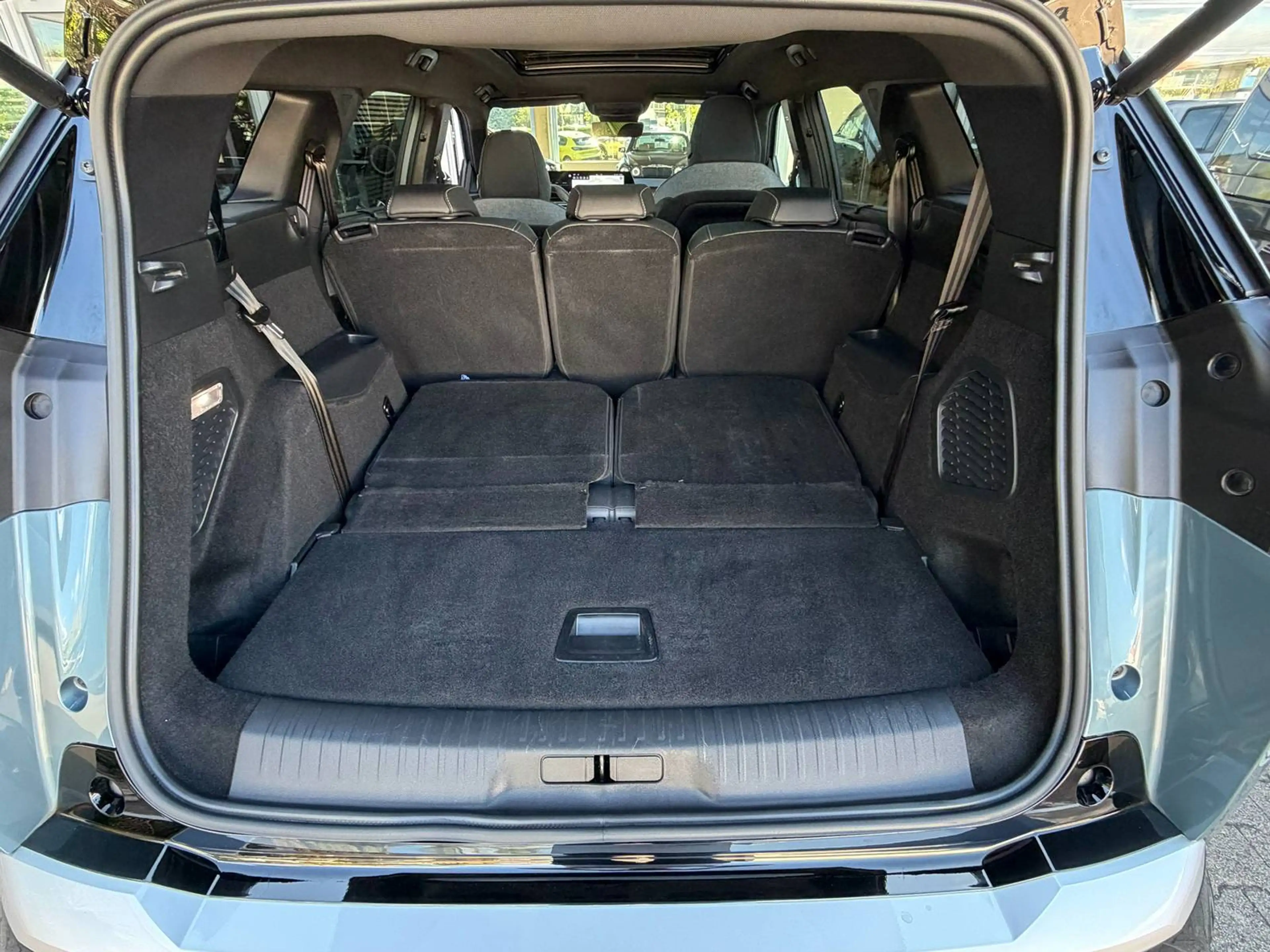 Peugeot 5008 GT Elektromotor 210,Leder,Panorama,360°,ACC — photo 6