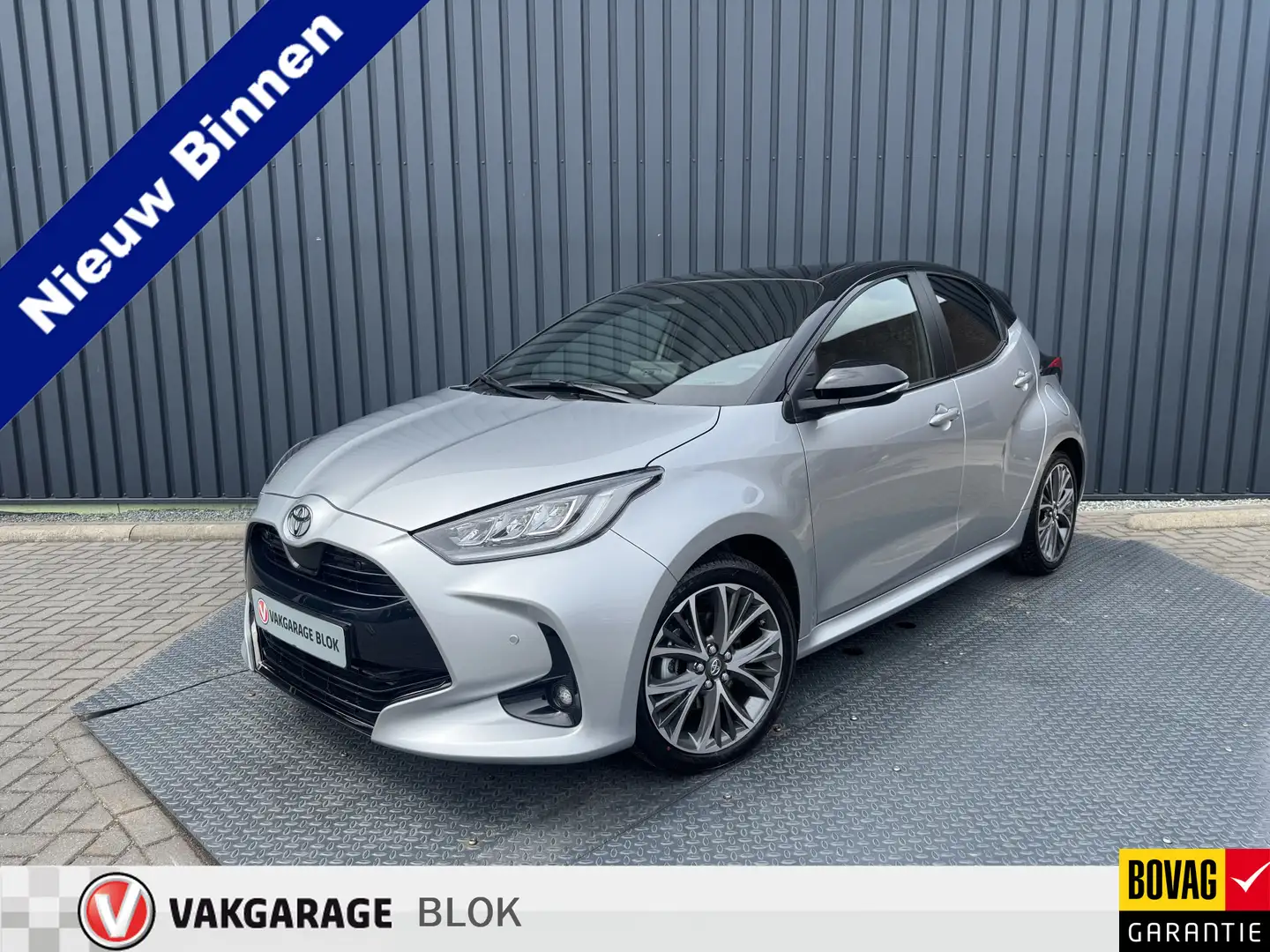 Toyota Yaris 1.5 Hybrid Executive / Bi tone | PDC V+A | NIEUWST Grijs - 1