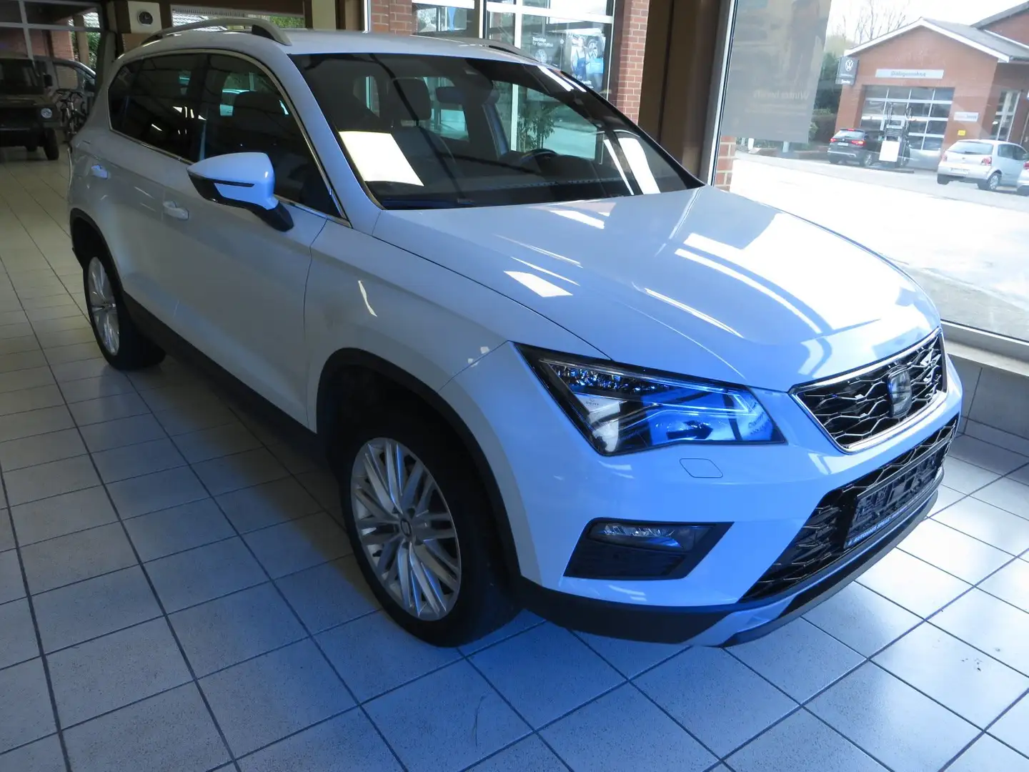 SEAT Ateca Xcellence Navi ACC LED SHZ FULL-LINK R-Kamera DAB Weiß - 1