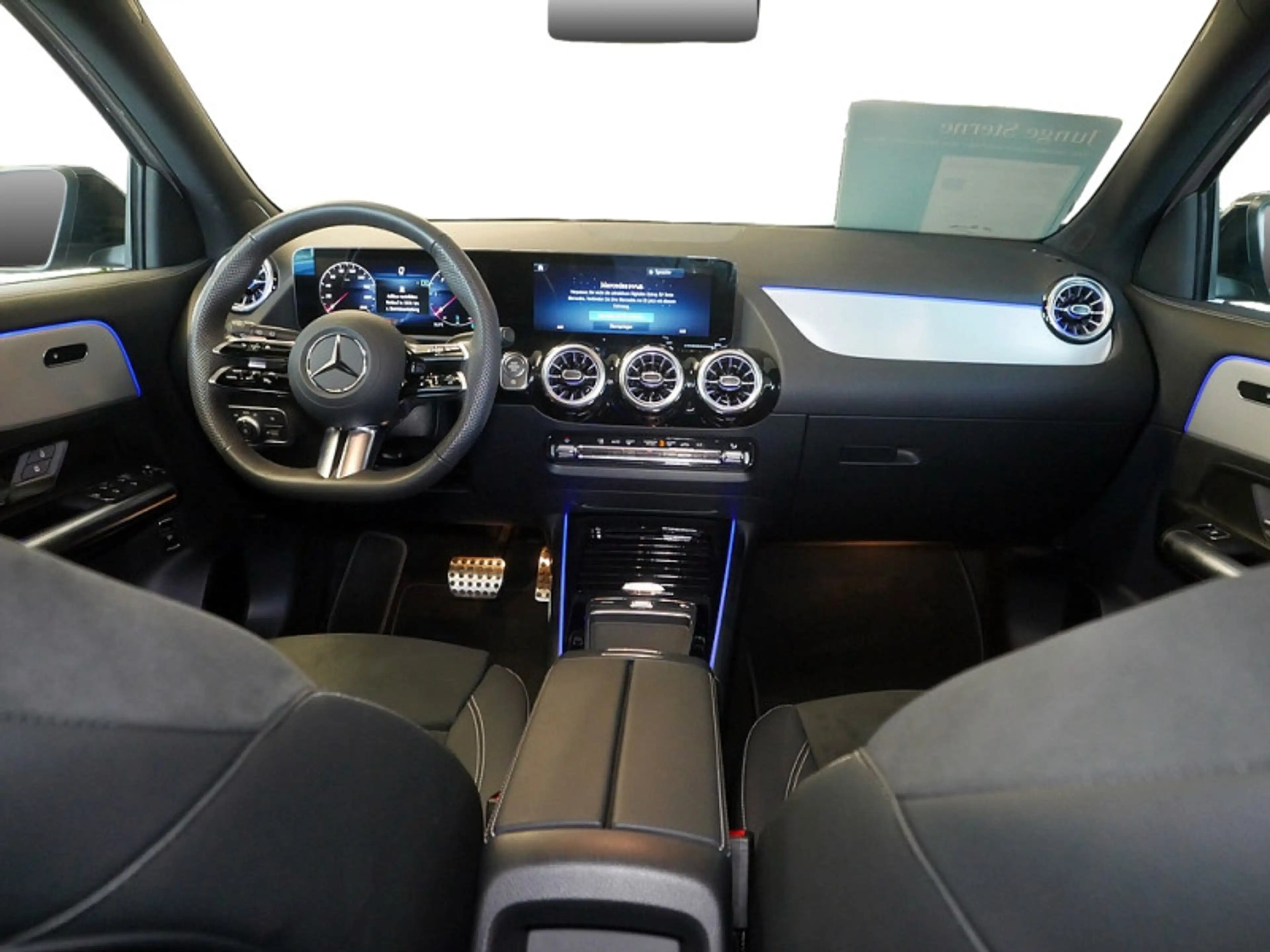 Mercedes-Benz GLA 200 d | AMG NIGHT AHK DISTR KAMERA PANO SPUR — photo 9