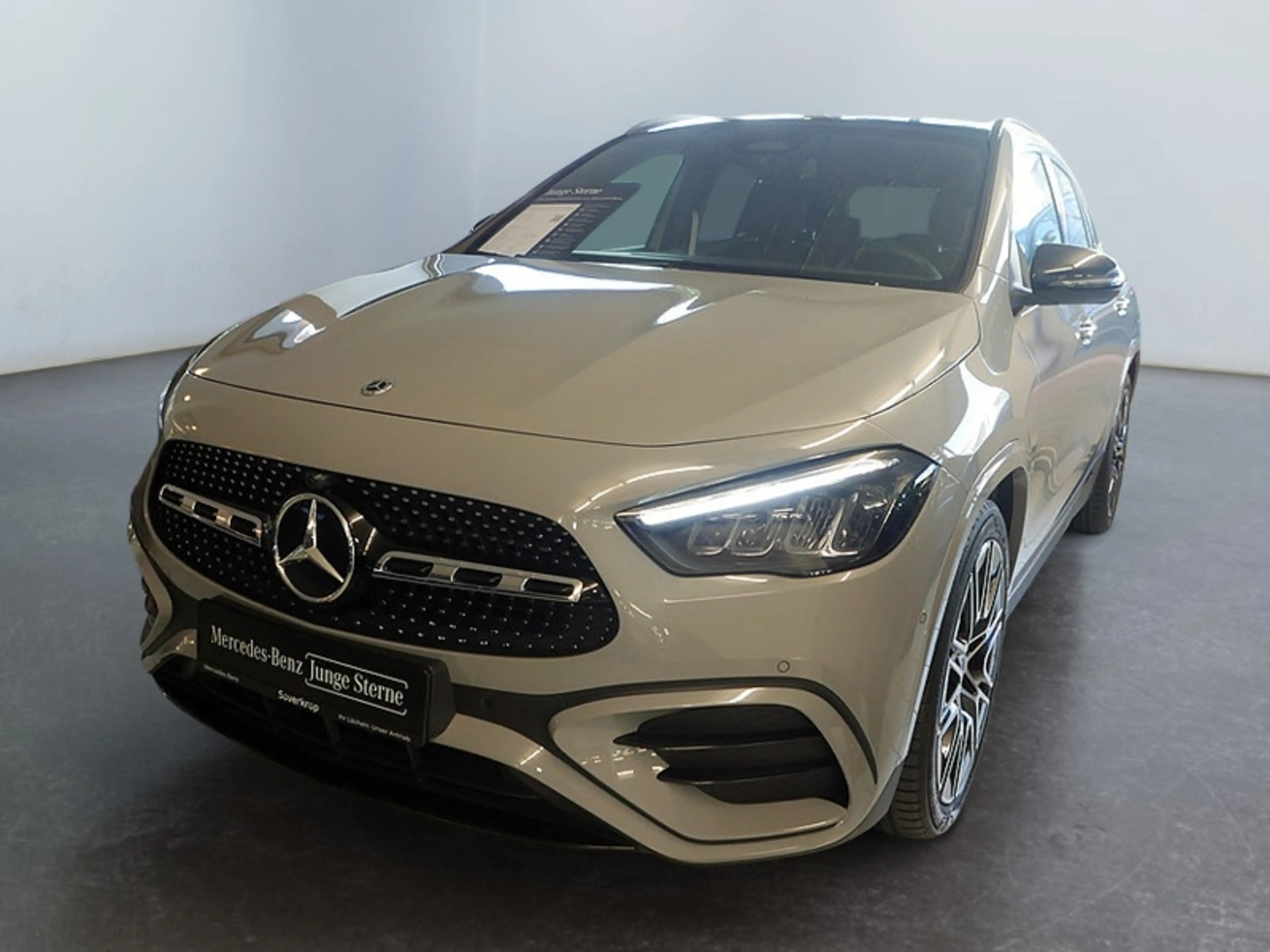 Mercedes-Benz GLA 200 d | AMG NIGHT AHK DISTR KAMERA PANO SPUR — photo 5