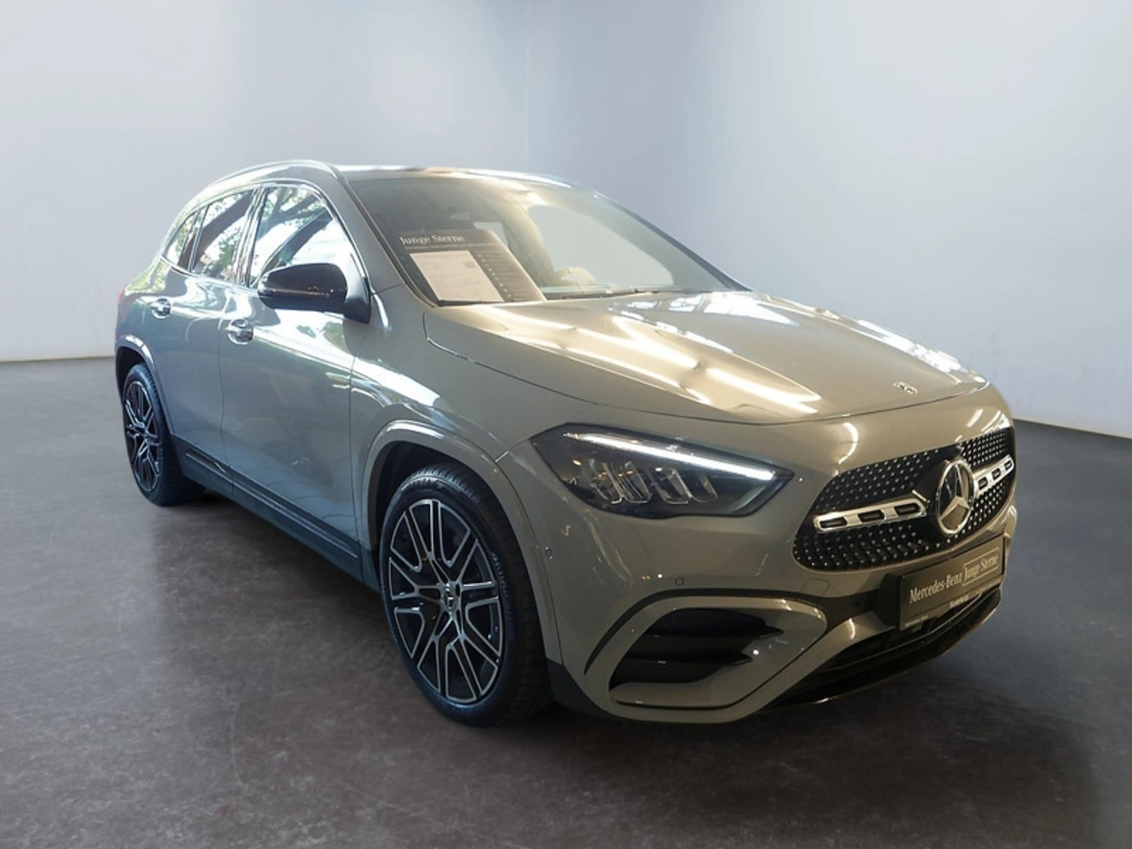 Mercedes-Benz GLA 200 d | AMG NIGHT AHK DISTR KAMERA PANO SPUR — photo 2