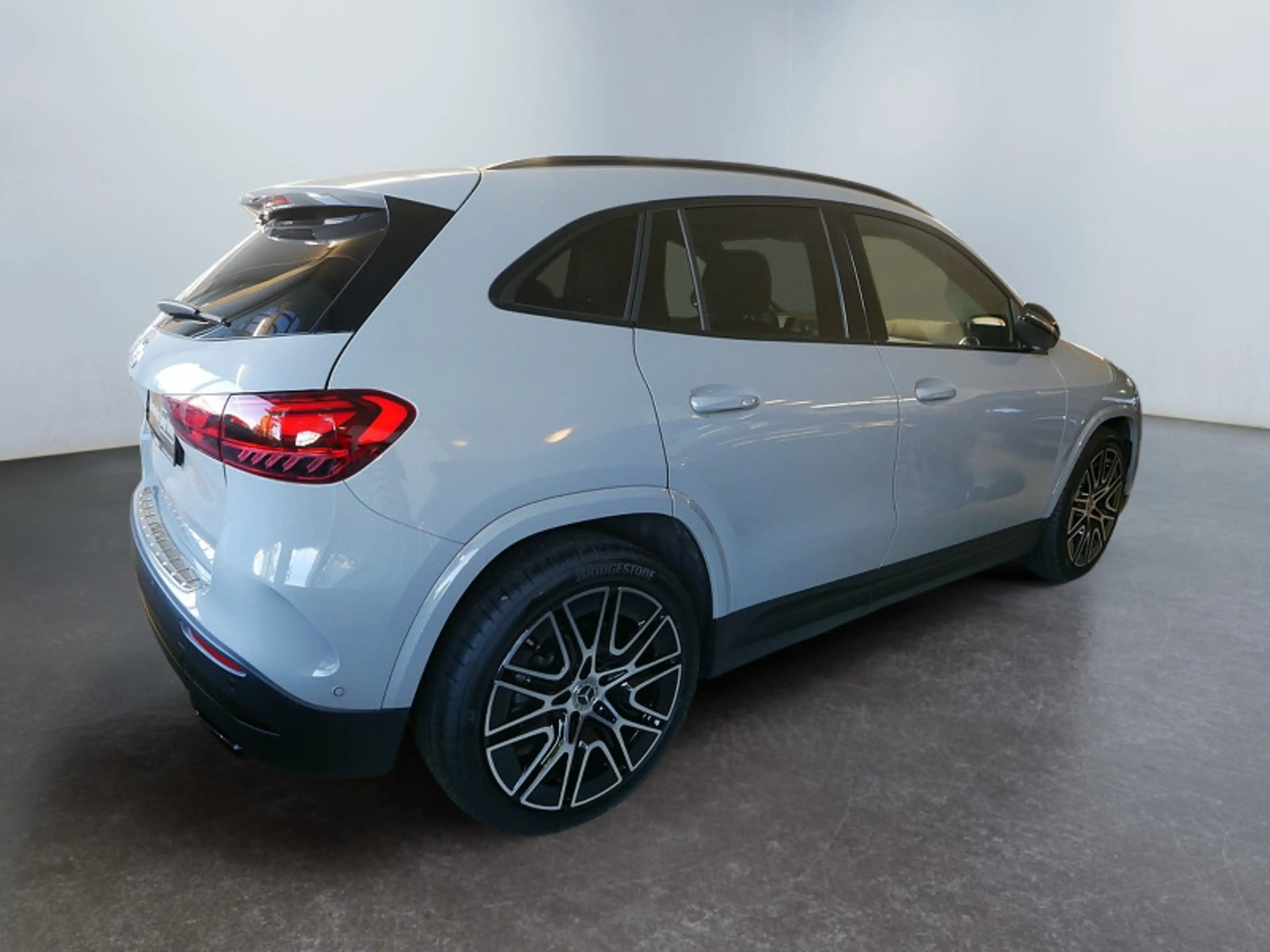 Mercedes-Benz GLA 200 d | AMG NIGHT AHK DISTR KAMERA PANO SPUR — photo 6