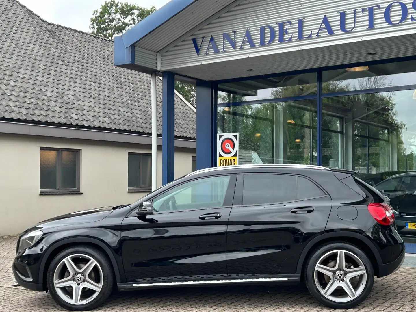 Mercedes-Benz GLA 200 Prestige AMG Pakket Leder/Alcantara Stoelverw. Dea Zwart - 2
