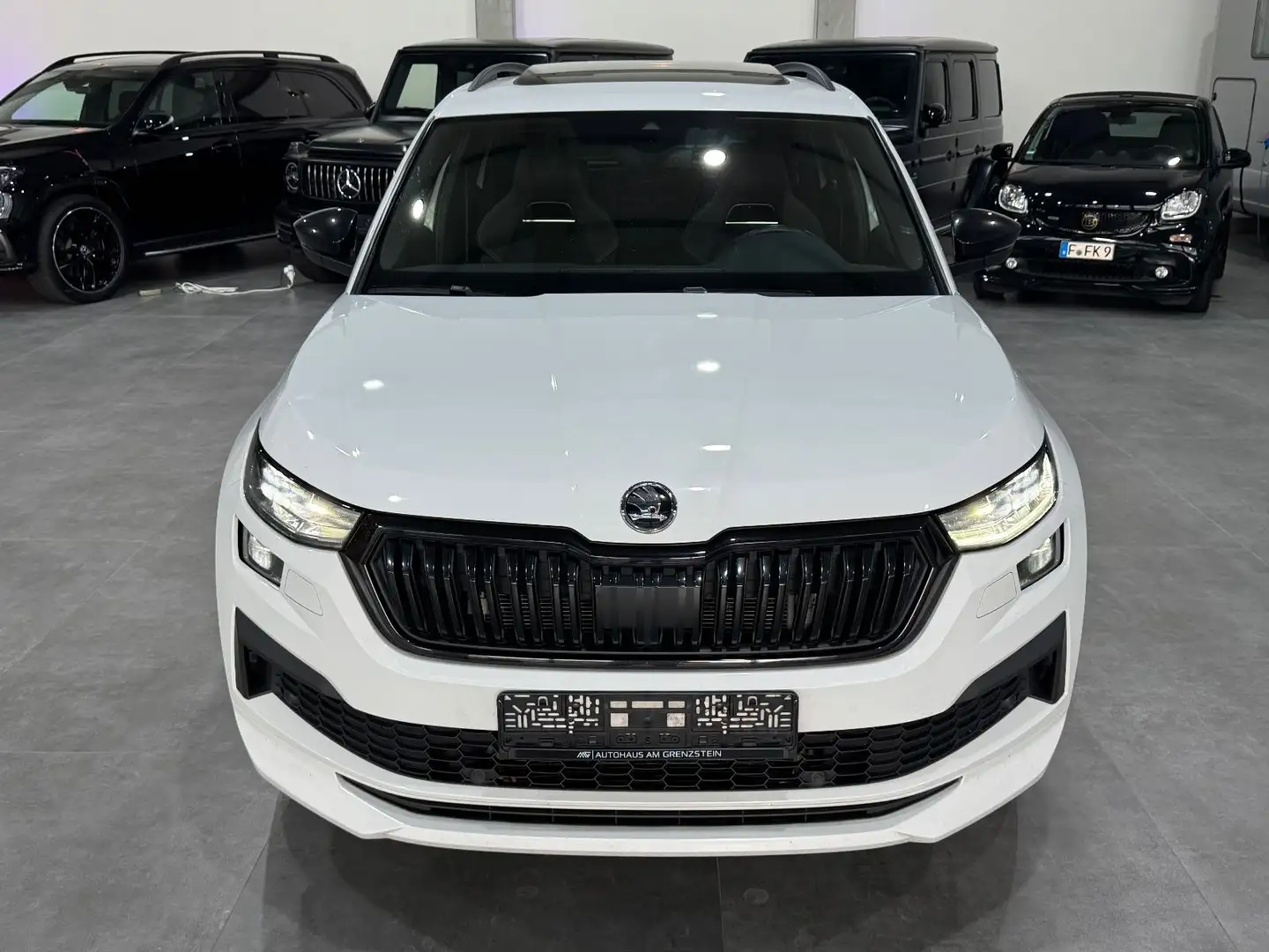Skoda Kodiaq 2.0 TDI Sportline 4x4*AHK*Virtu*ACC*Pano Weiß - 2
