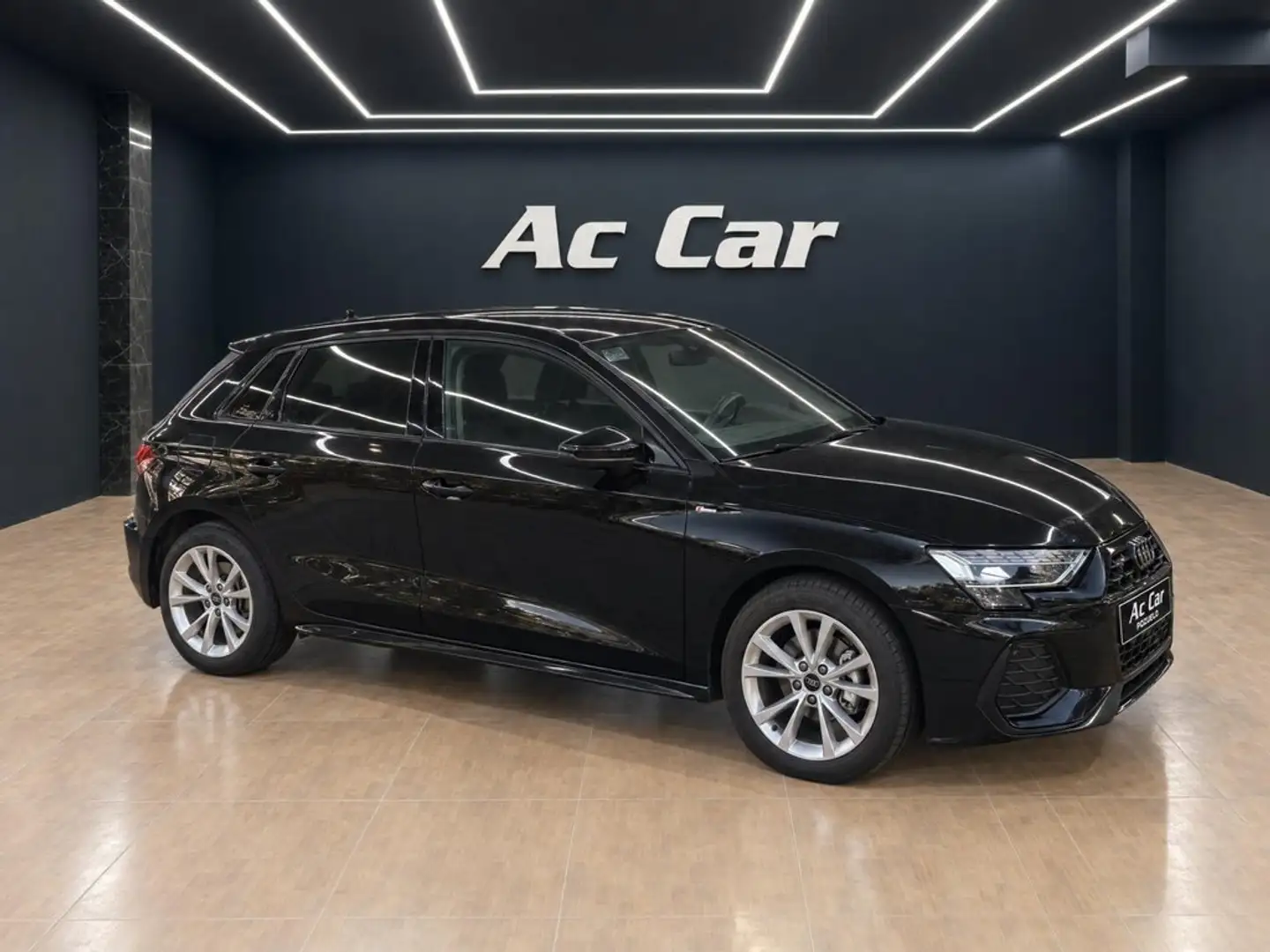 Audi A3 35 TFSI S line Edition - 1