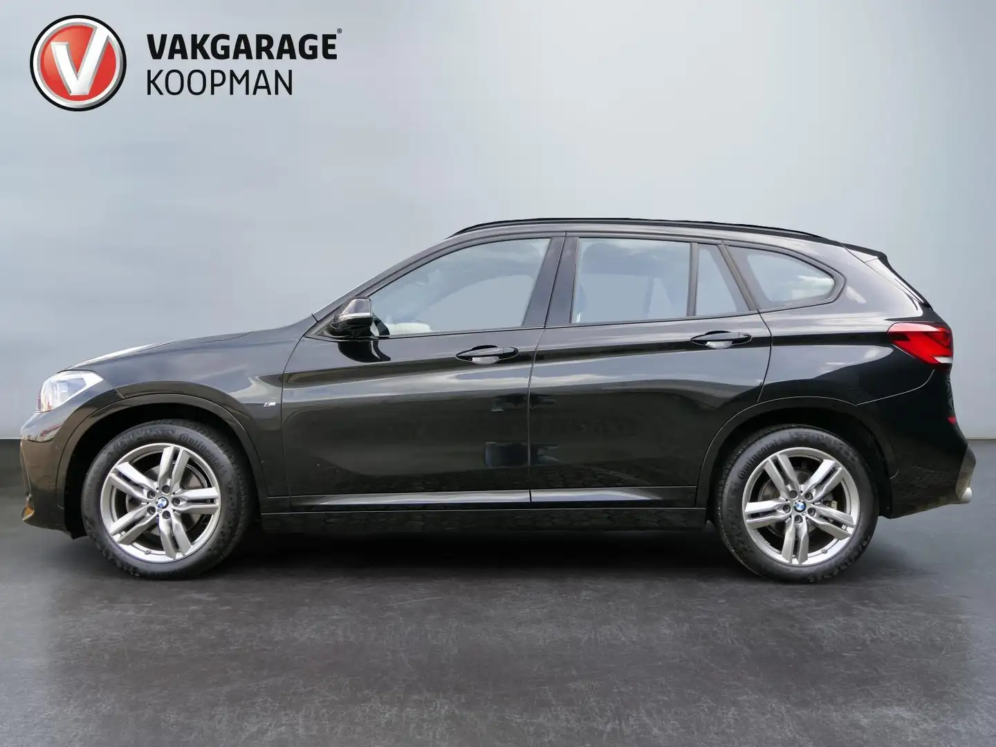 BMW X1 SDrive18i High Executive M-Sport. Cruise/Navi/LED/ Schwarz - 2