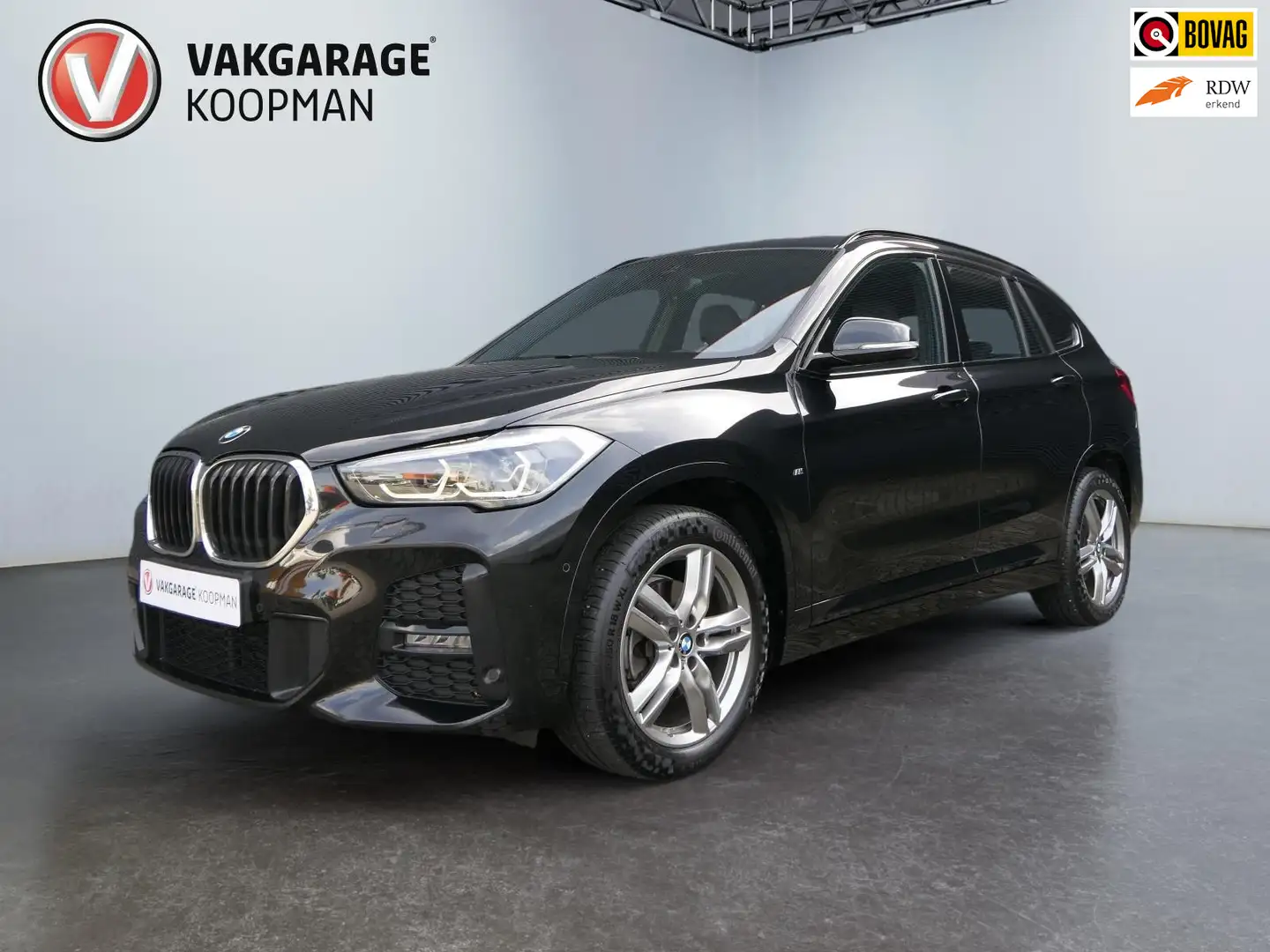 BMW X1 SDrive18i High Executive M-Sport. Cruise/Navi/LED/ Schwarz - 1