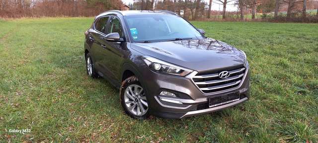 Hyundai TUCSON blue 1.7 CRDi 2WD Intro Edition