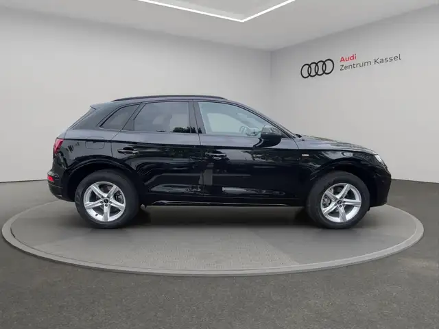 Audi Q5 view 8