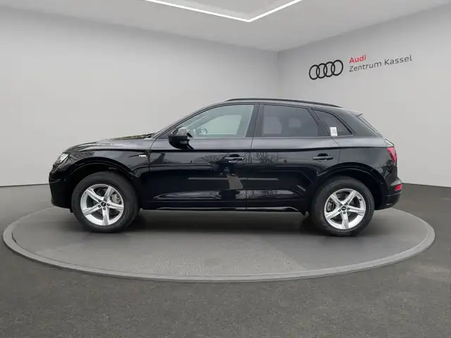 Audi Q5 view 4