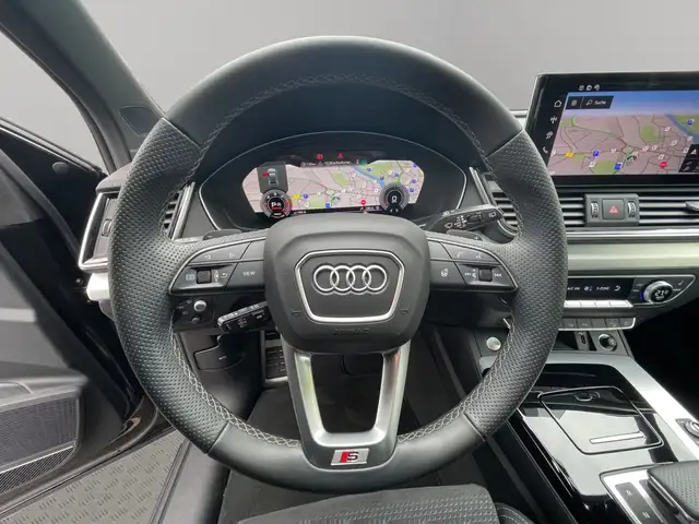 Audi Q5 view 12