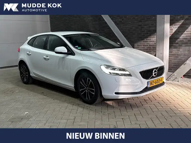 Volvo V40 2.0 T3 Momentum | Trekhaak | LED | Stoelverwarming