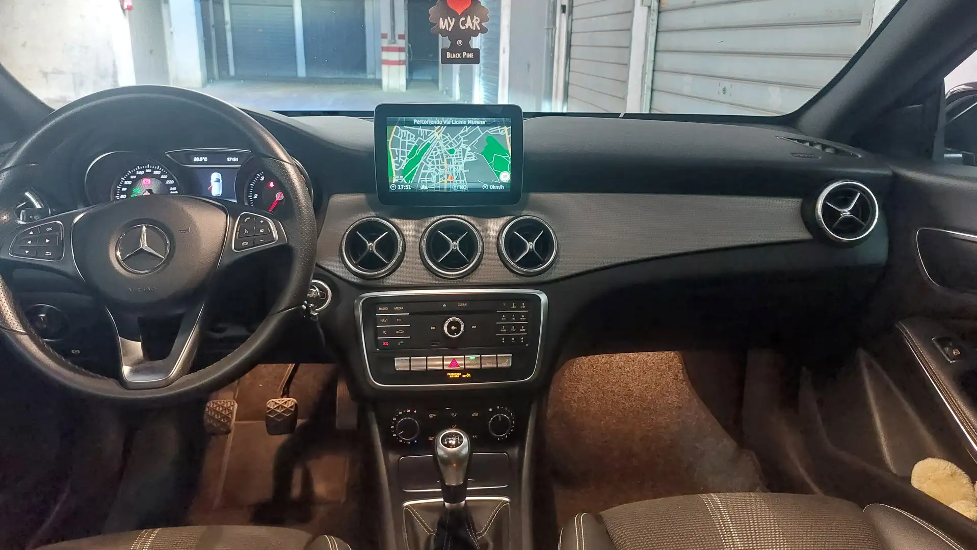 Mercedes-Benz CLA 200 CLA Shooting Brake 200 d Business FL - 1