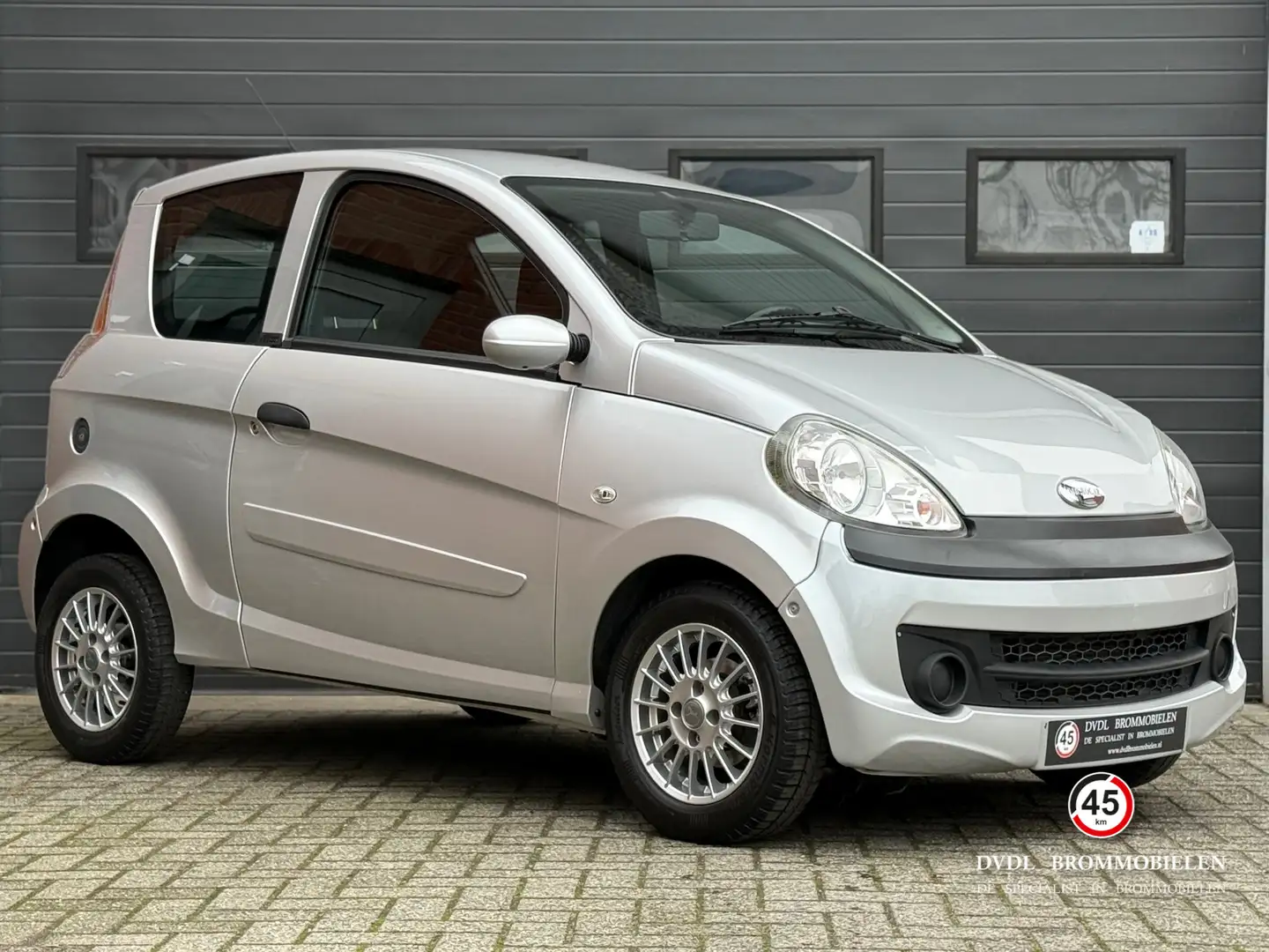 Microcar M.Go SXI Brommobiel 45km DEMO 2016 1eig 27dkm ZGAN! Zilver - 2