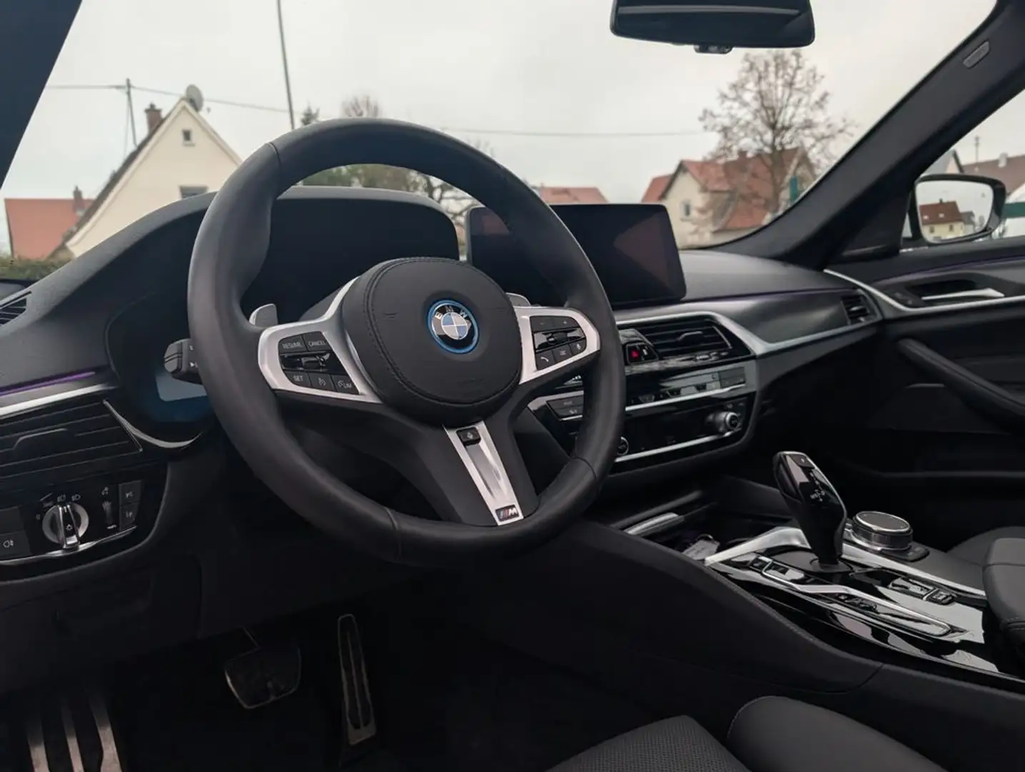 BMW 530 530e xDrive Touring M-Sport ShadowLine Weiß - 2
