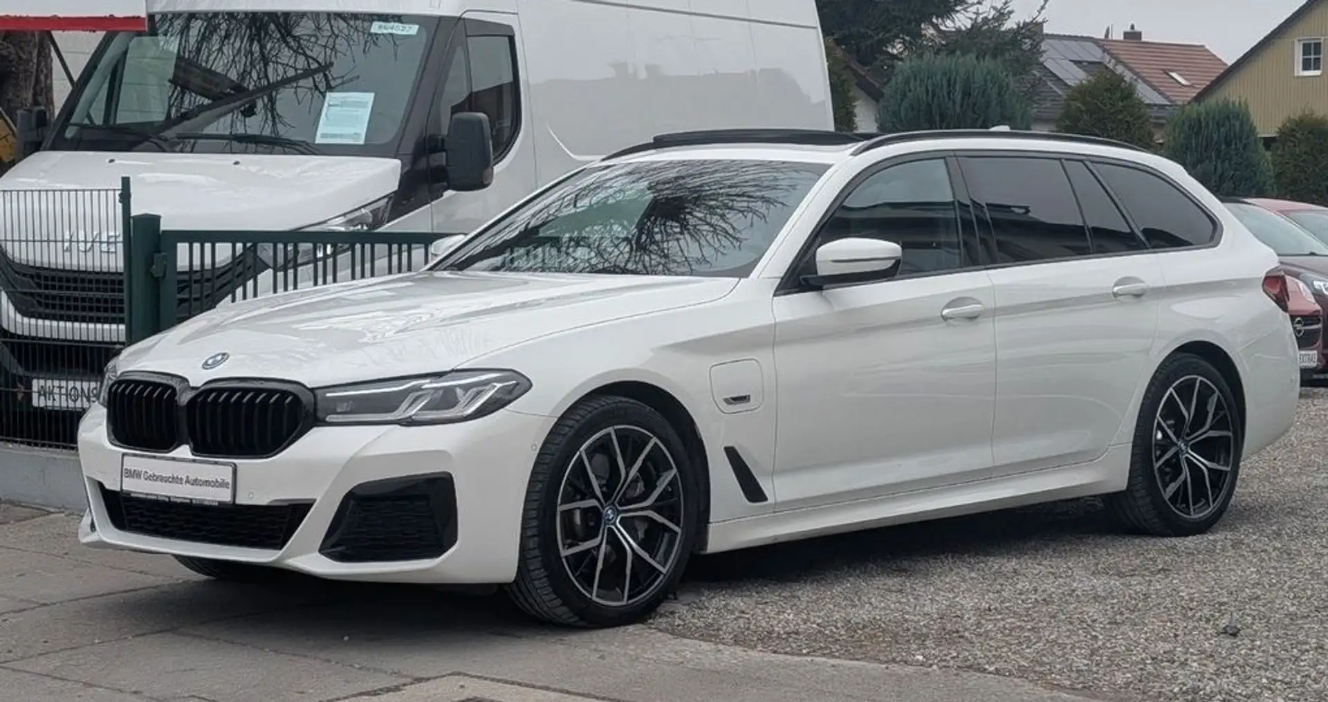 BMW 530 530e xDrive Touring M-Sport ShadowLine Weiß - 1