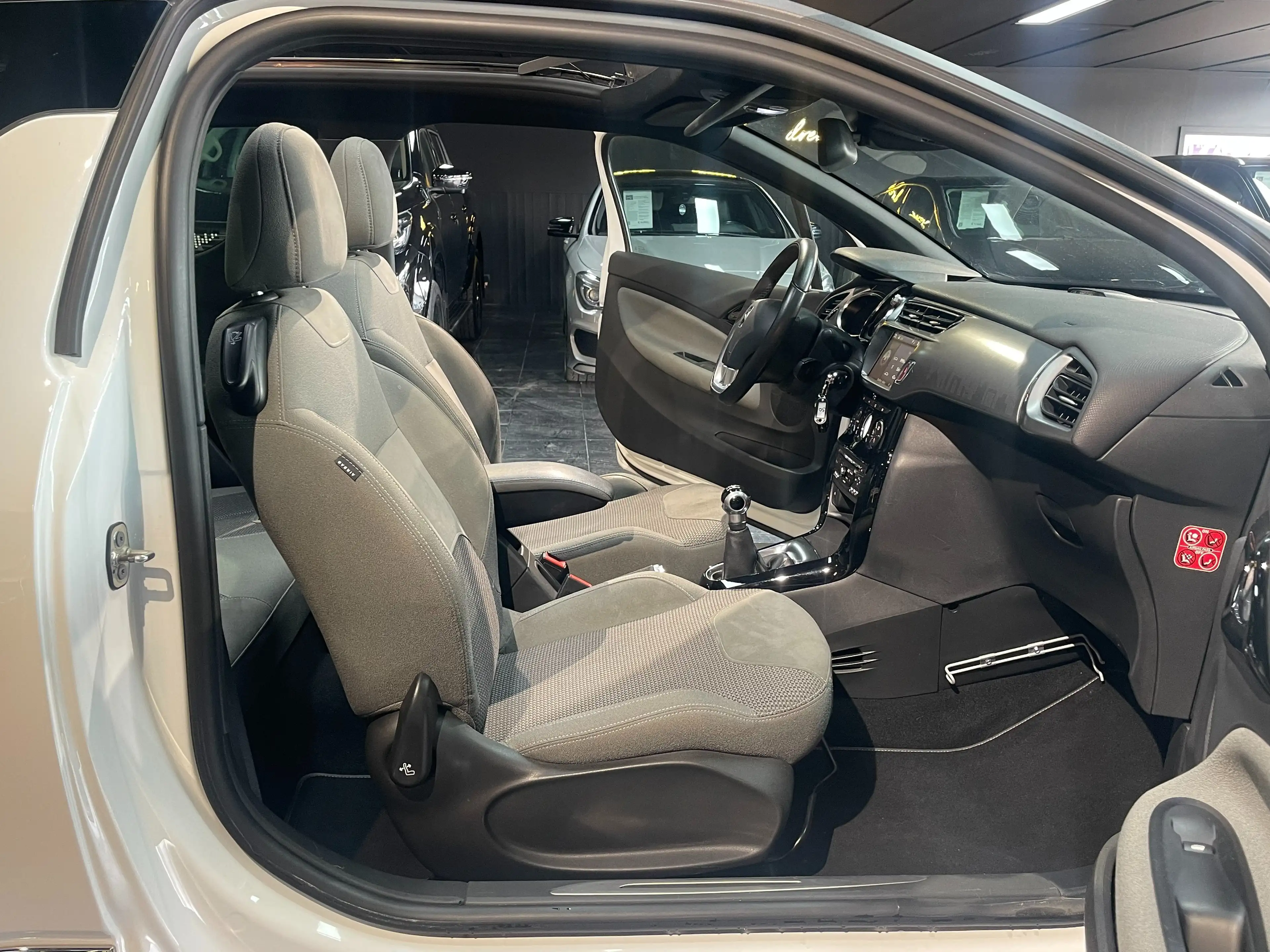 DS Automobiles DS 3 Cabrio 1.6 BlueHDi Limited Edition*GARANTIE 1AN — photo 7