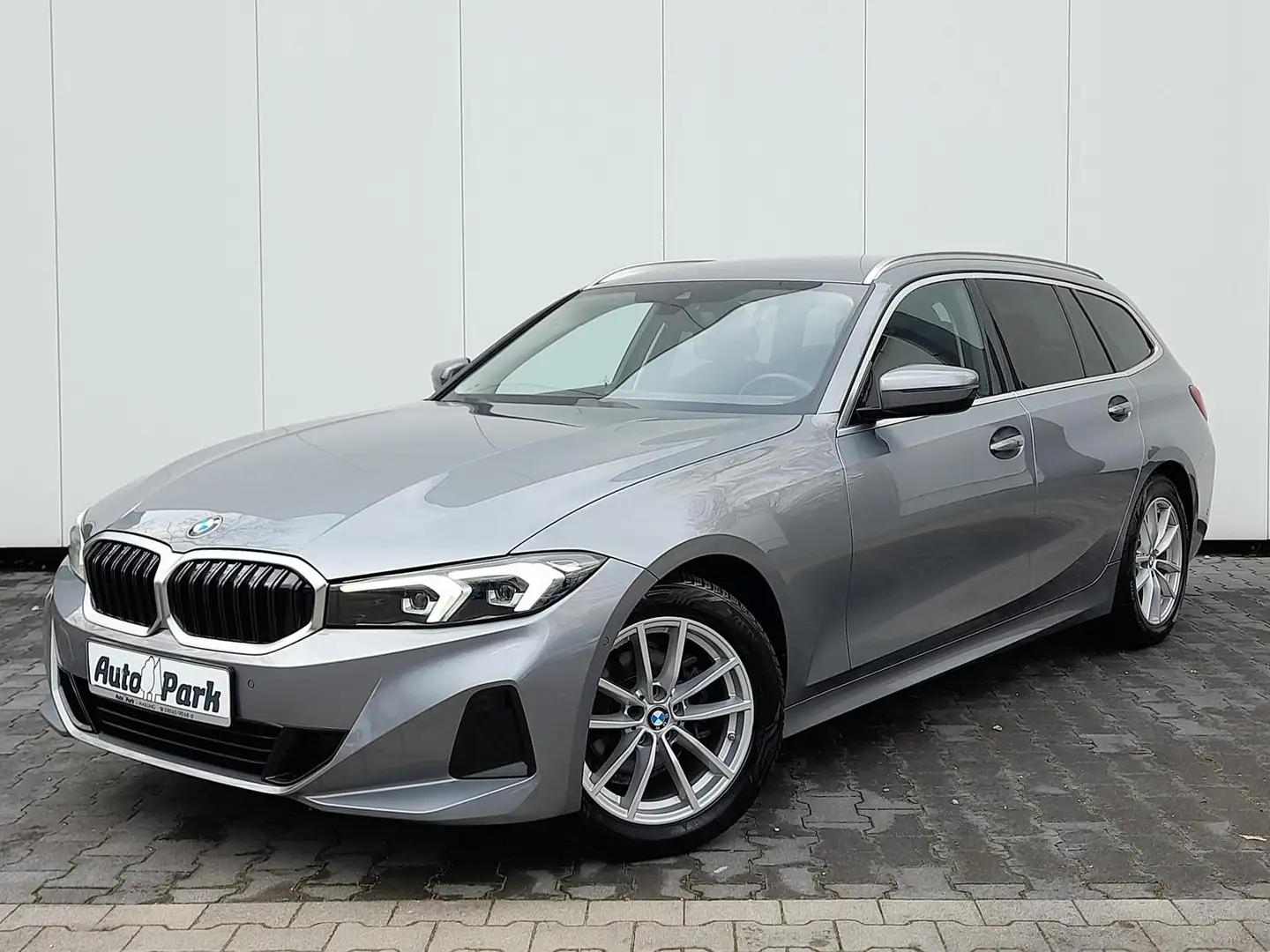 BMW 318 d NAVI~LED~SHZ~2xPDC~RFK~APP~GRA~VIRT.COCKP Šedá - 2