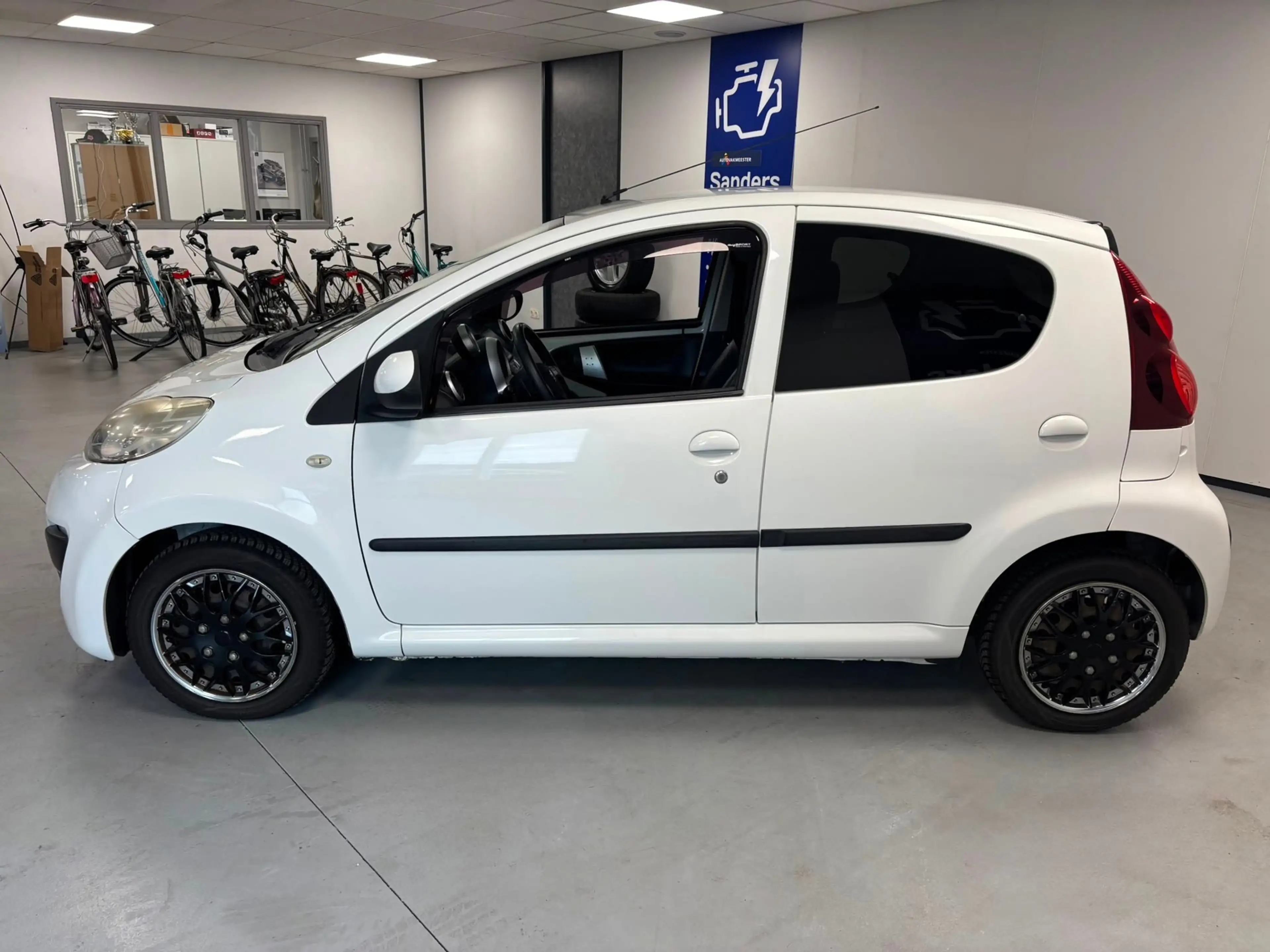 Peugeot 107 1.0 Sportium — photo 4