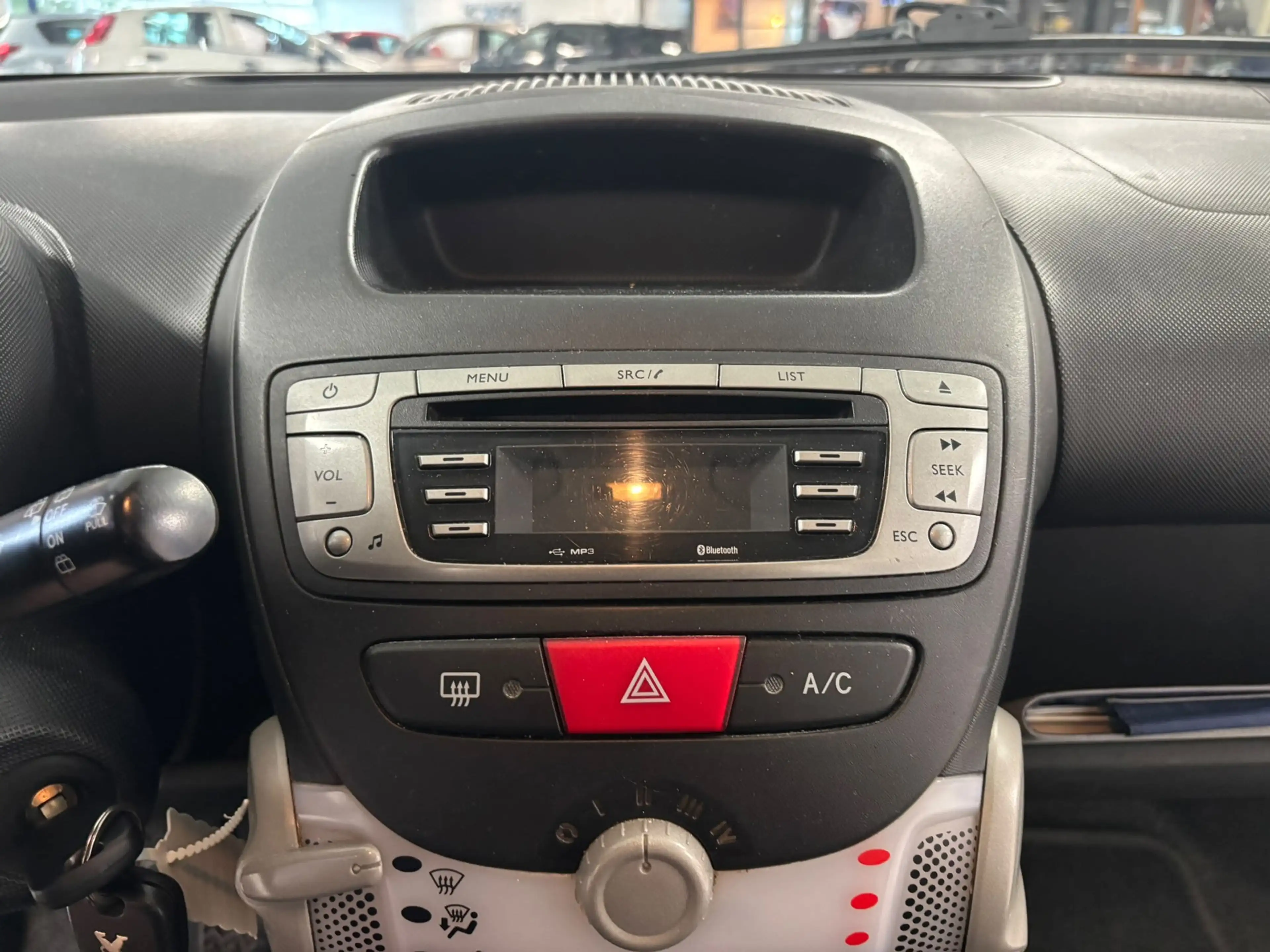 Peugeot 107 1.0 Sportium — photo 12