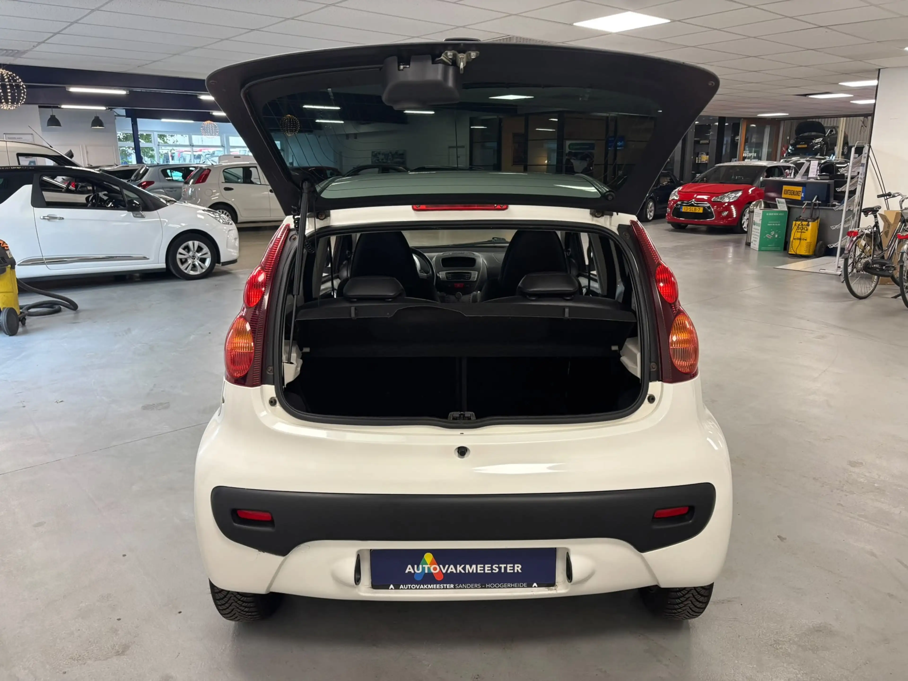 Peugeot 107 1.0 Sportium — photo 6
