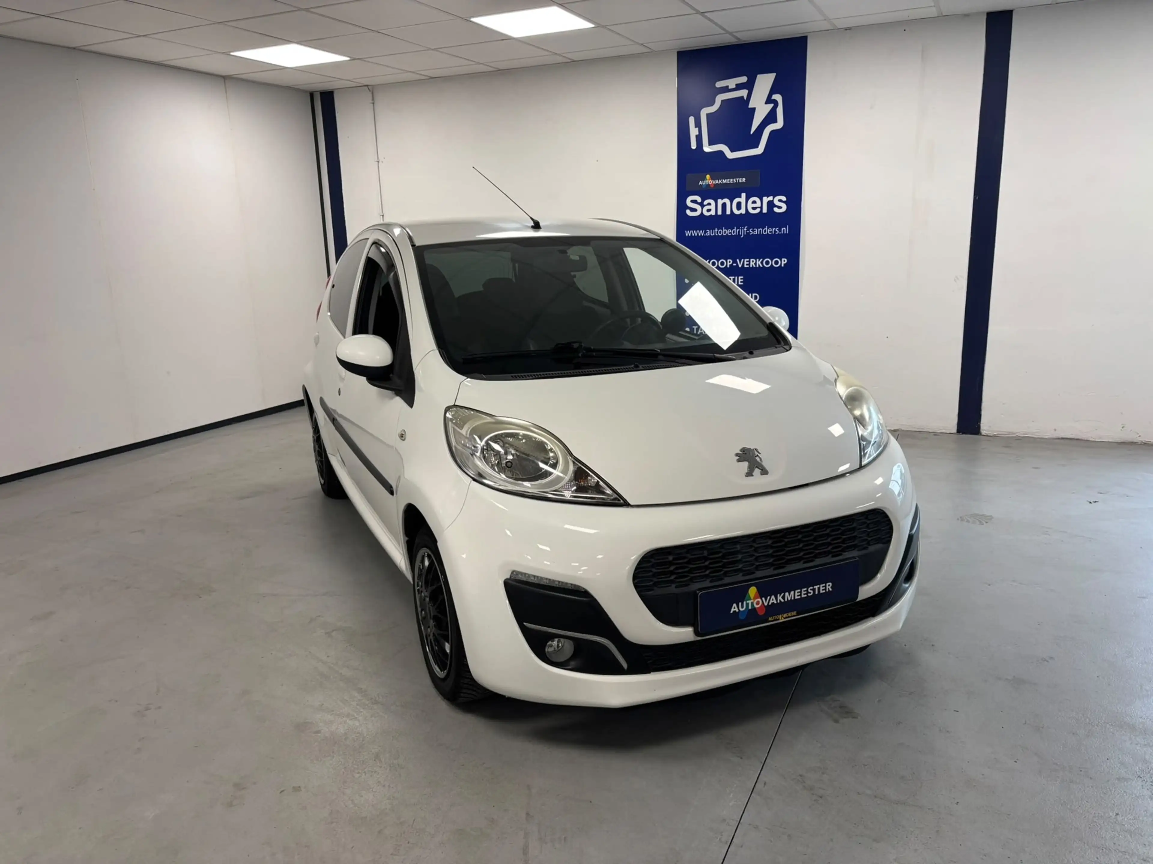 Peugeot 107 1.0 Sportium — photo 3