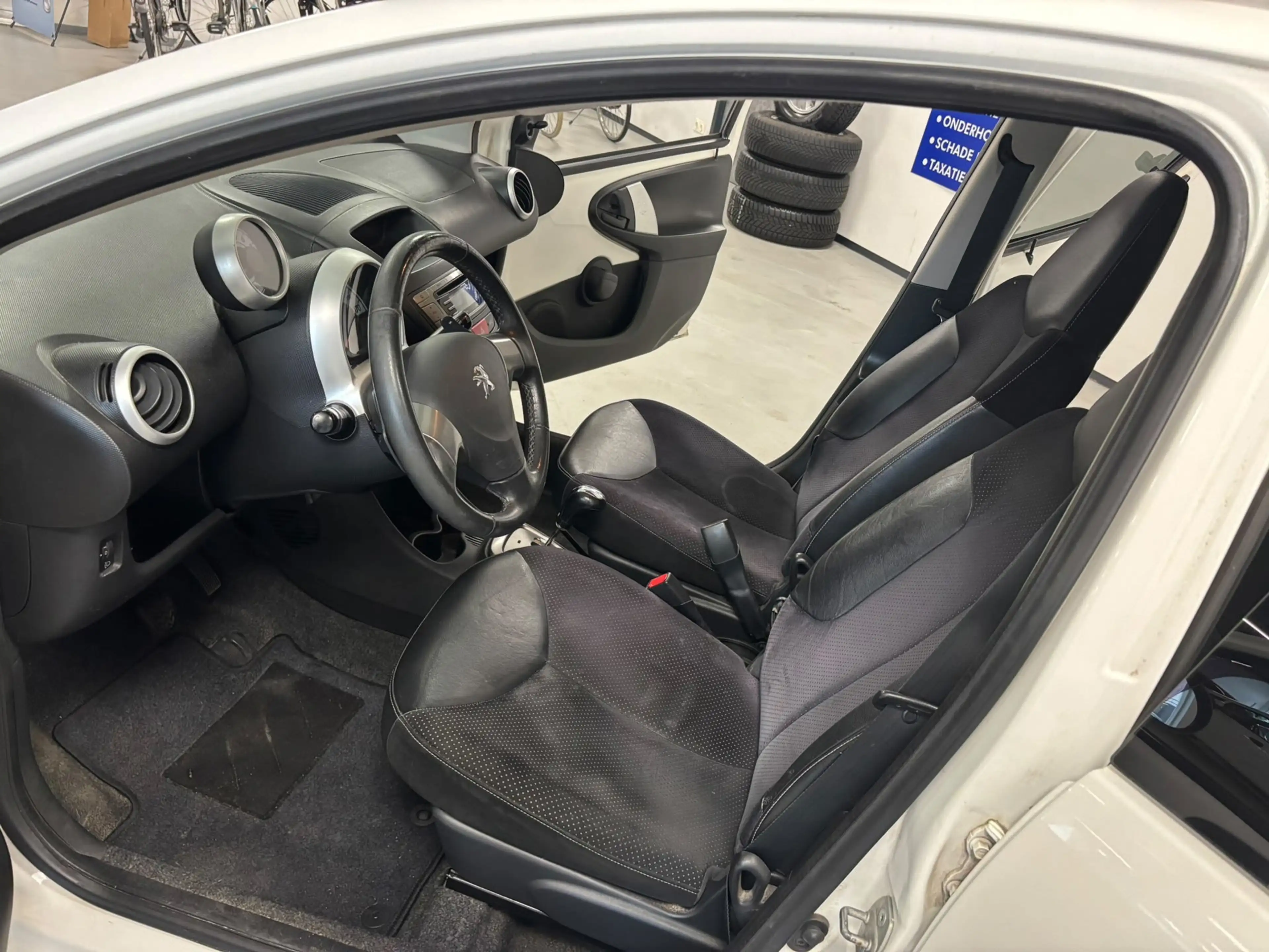 Peugeot 107 1.0 Sportium — photo 9