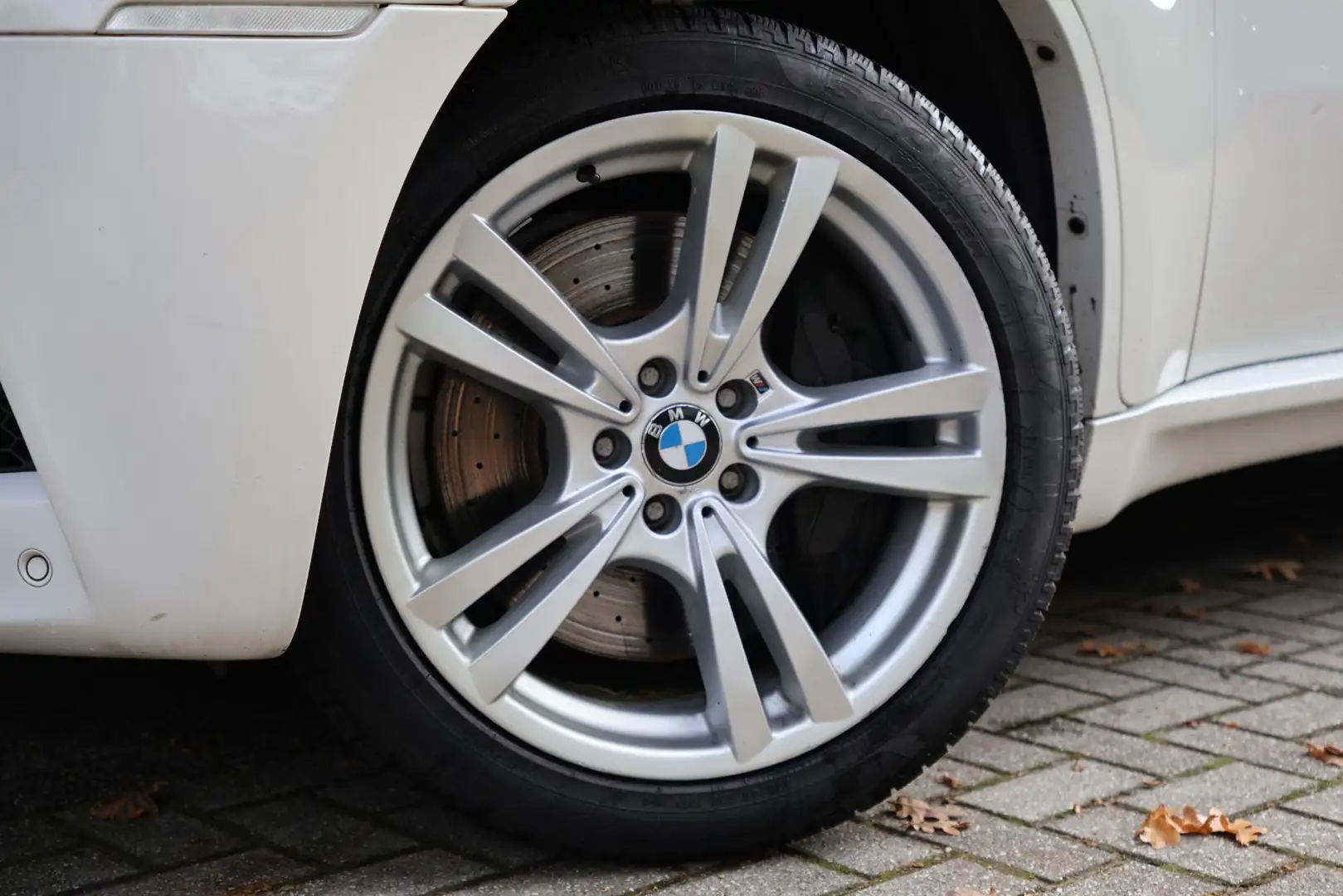 BMW X6 4.4i M In consignatie, Youngtimer, Glasdak elektri Weiß - 2