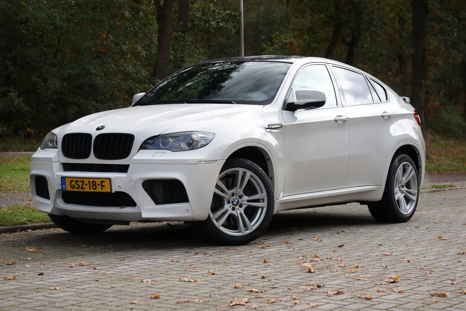 BMW X6 4.4i M In consignatie, Youngtimer, Glasdak elektri Weiß - 1