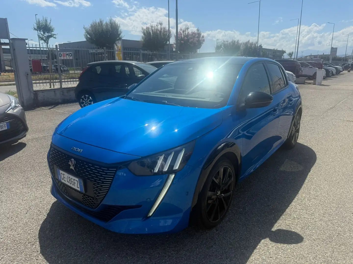 Peugeot 208 1.5 bluehdi GT s Blau - 1