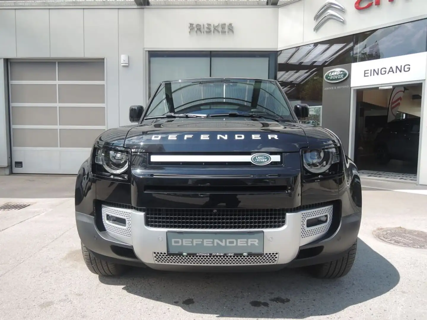Land Rover Defender 110 D200 AWD SE Aut. Schwarz - 2