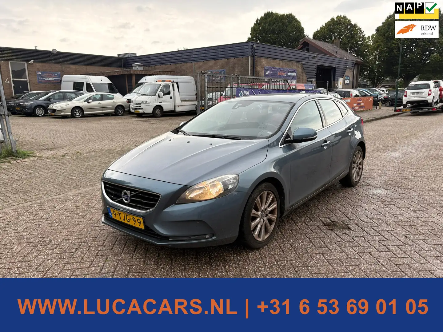 Volvo V40 1.6 T2 Momentum Blau - 1